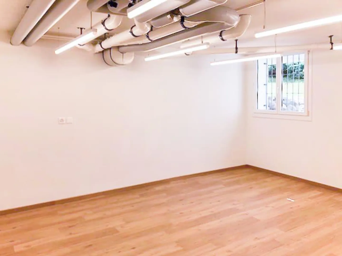 Espace commercial spacieux dans un emplacement central dans le district 6 - Photo 4 sur 7