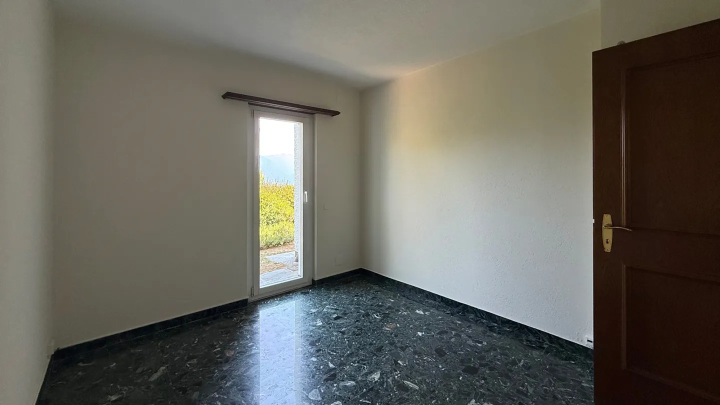 Beautiful apartment with garden in semi-detached house - Photo 12 of 17