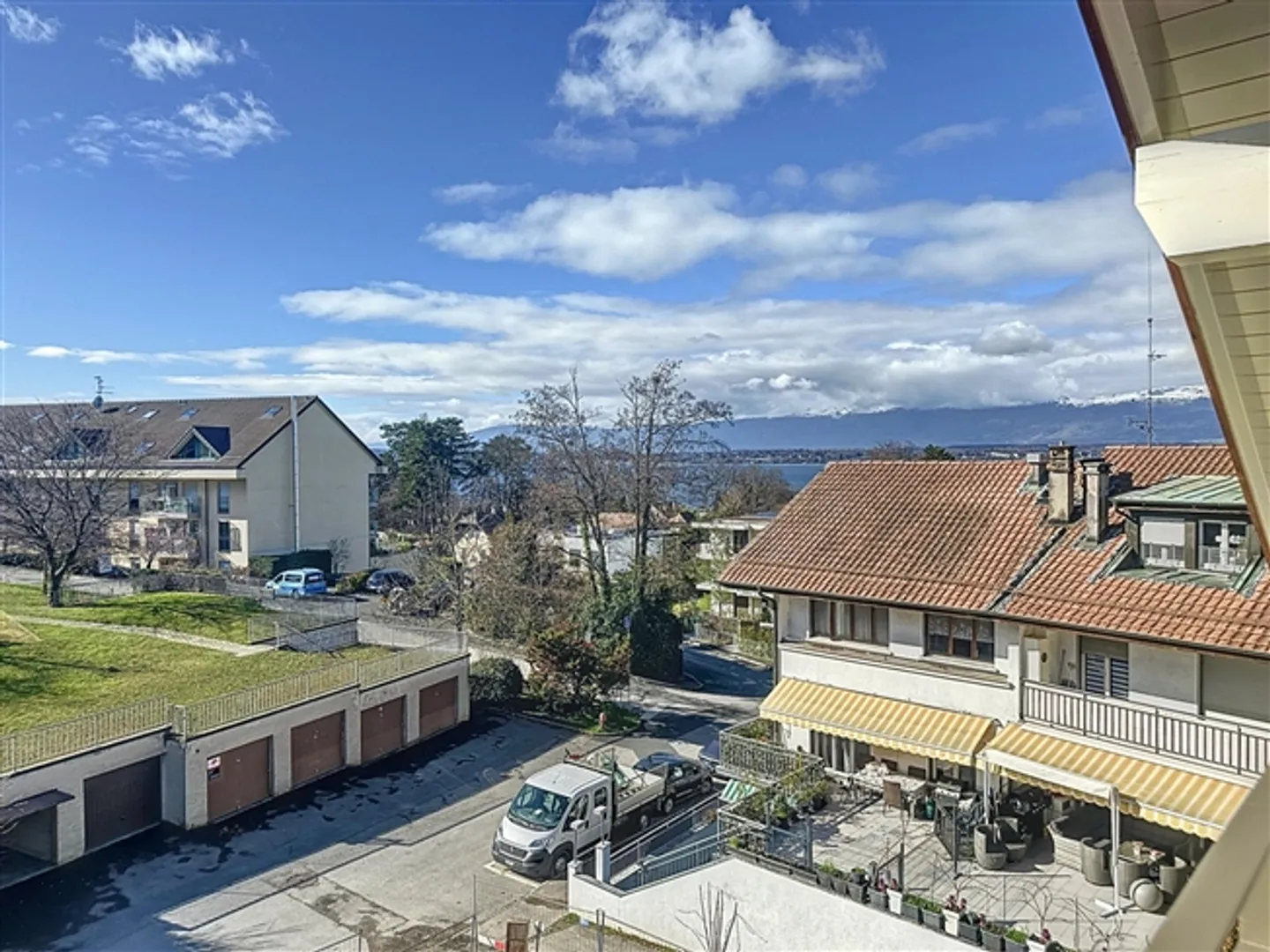 Ampio attico di 3 camere con vista lago - Foto 6 di 6