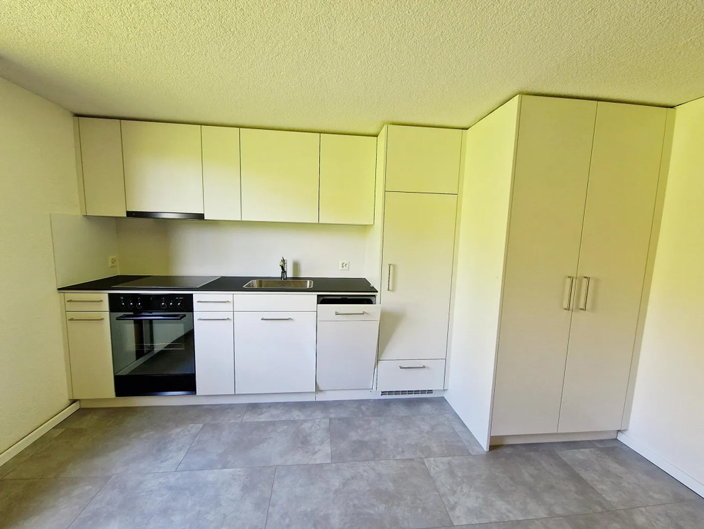 Light-flooded apartment with a view of greenery – Your new home - Photo 3 of 8
