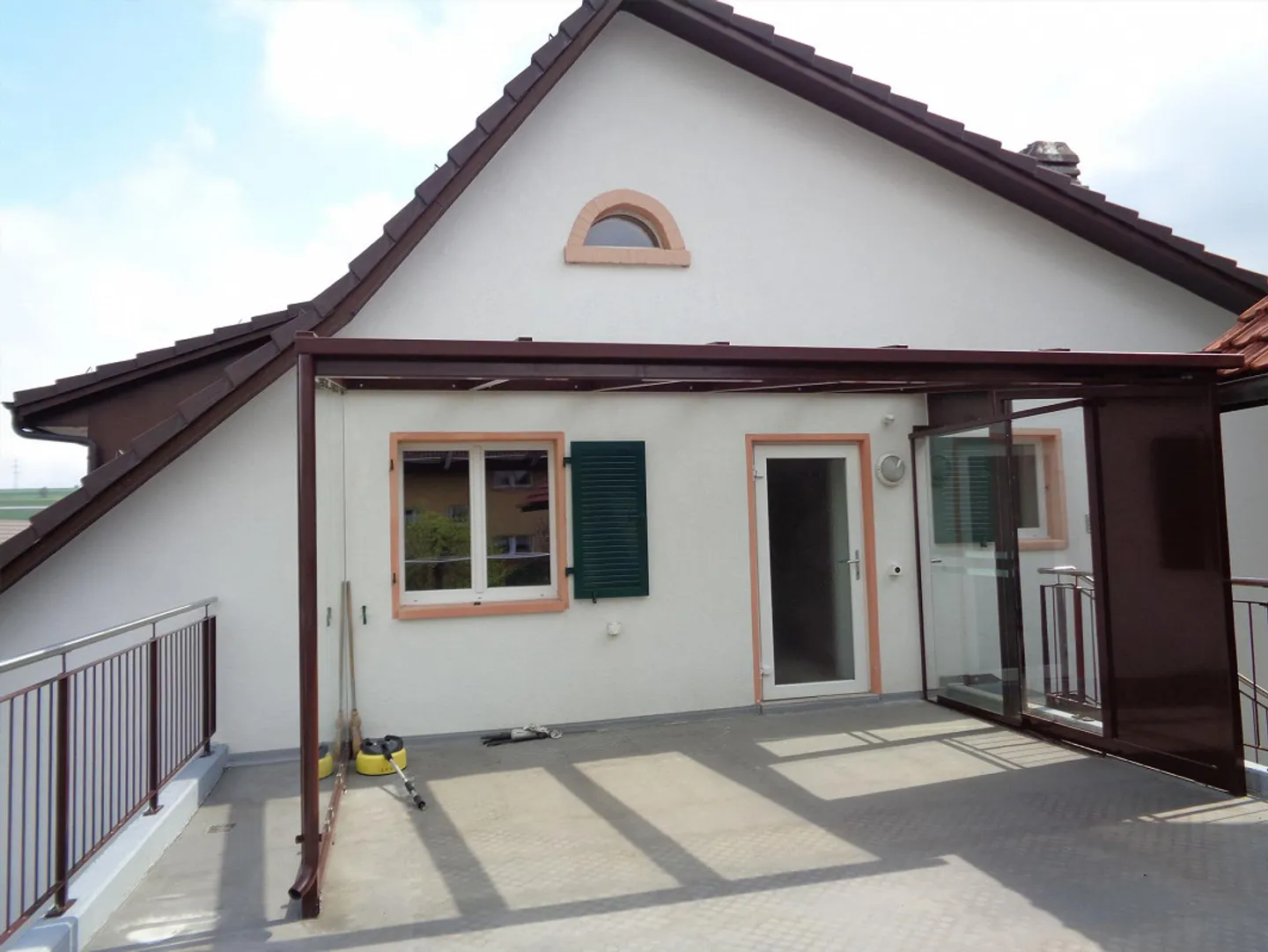 Appartement en toit-terrasse, idéalement situé - Photo 5 sur 5