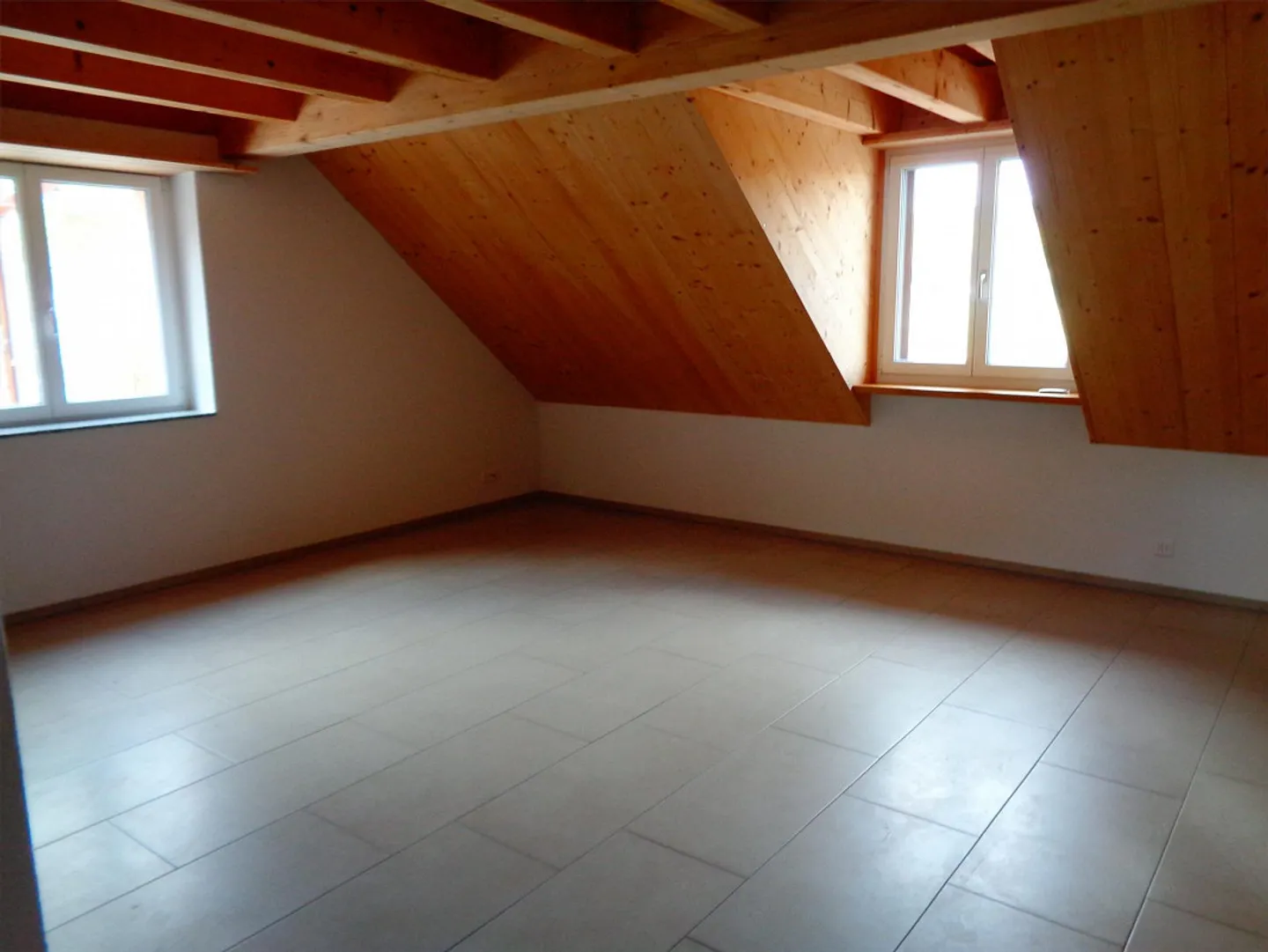 Appartement en toit-terrasse, idéalement situé - Photo 4 sur 5