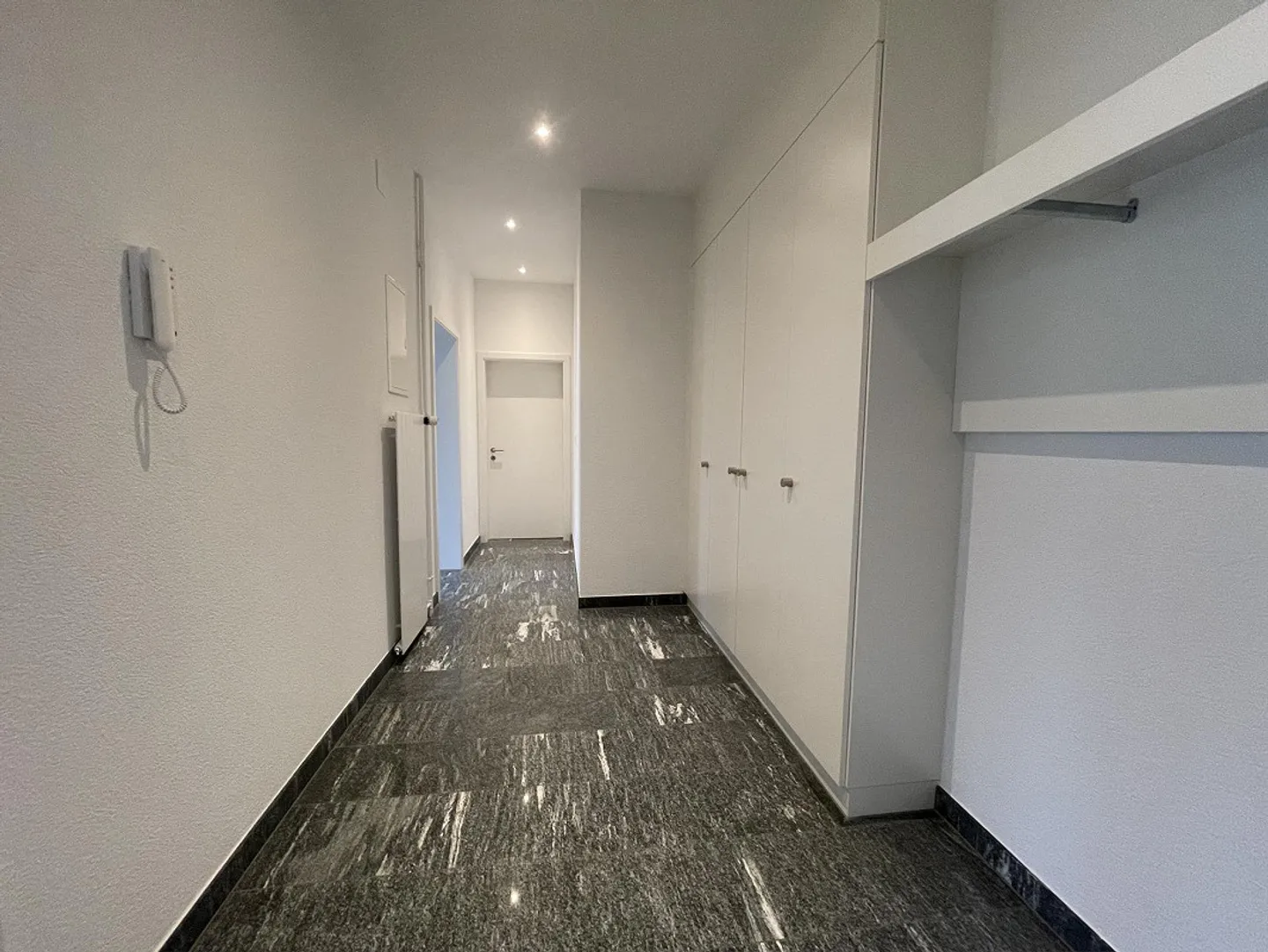 Charmante appartement 3 pièces dans un bâtiment historique à Baden - Photo 3 sur 9