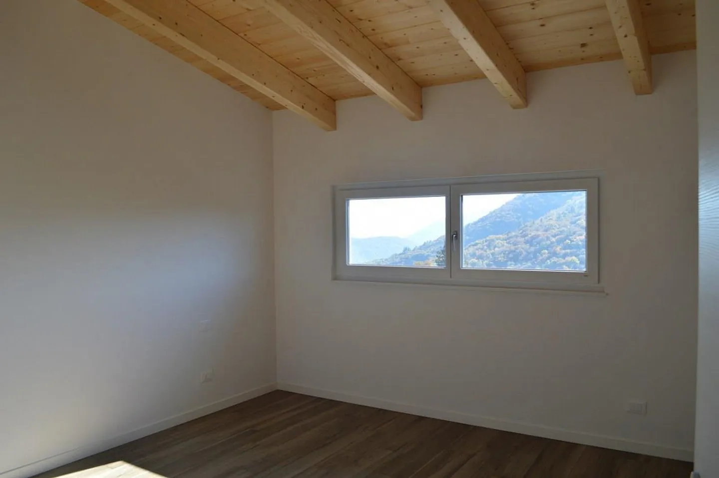 VILLA UNIFAMILIARE DI 5.5 LOCALI CON GIARDINO - Foto 8 di 13