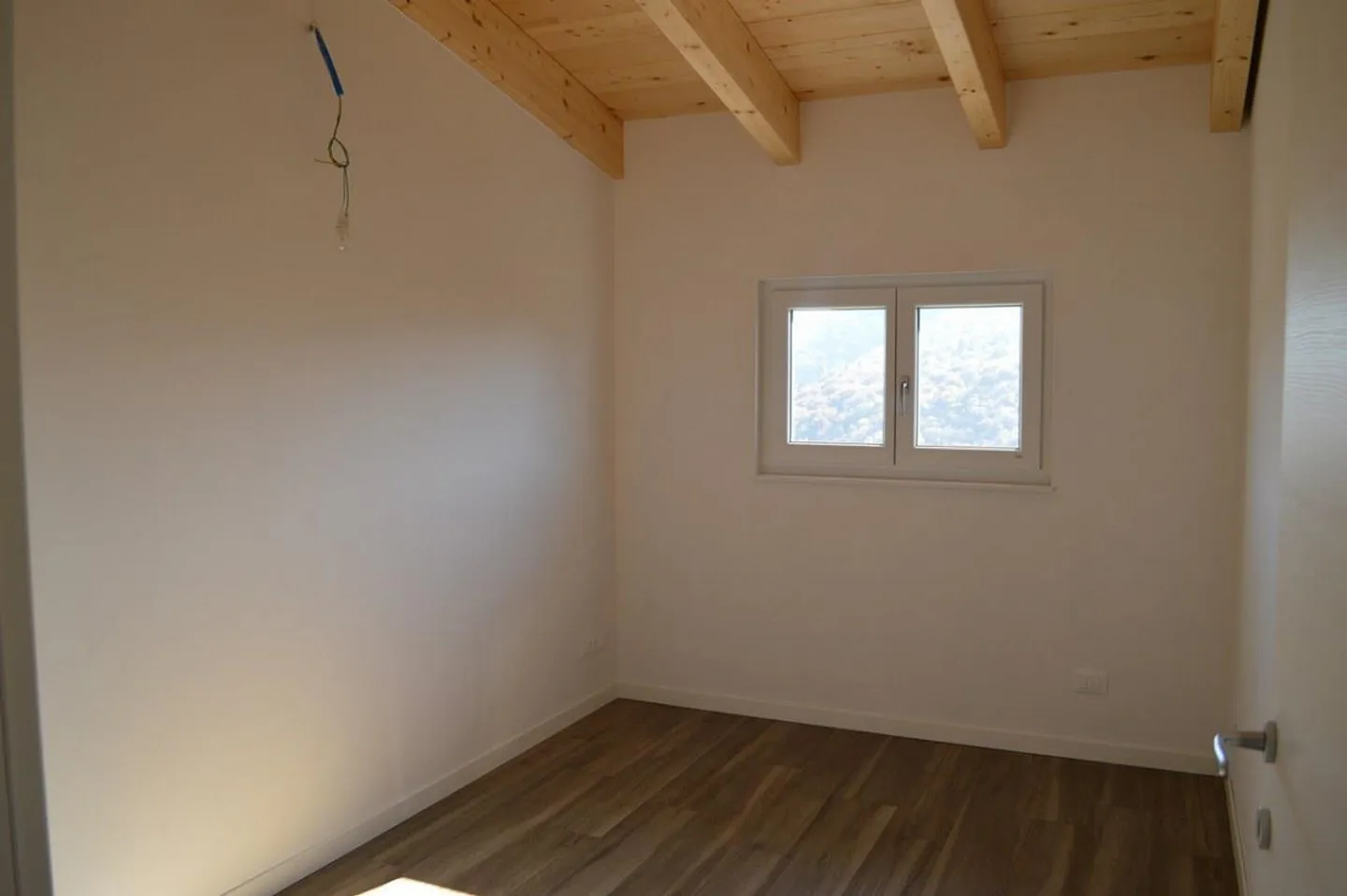 VILLA UNIFAMILIARE DI 5.5 LOCALI CON GIARDINO - Foto 12 di 13