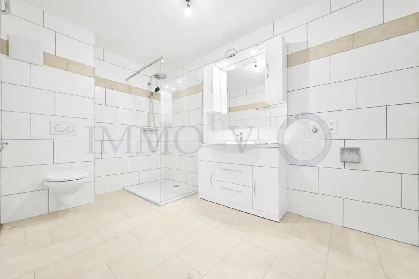 Geräumiges neues Doppelhaus mit Terrasse - Photo 8 of 9