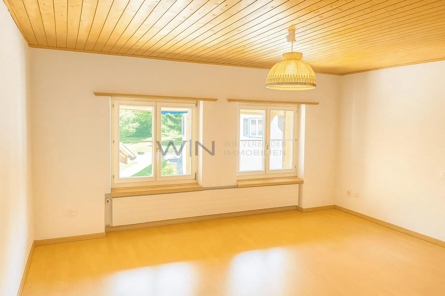 Double genius: Two houses? one price? endless possibilities - Photo 8 of 8