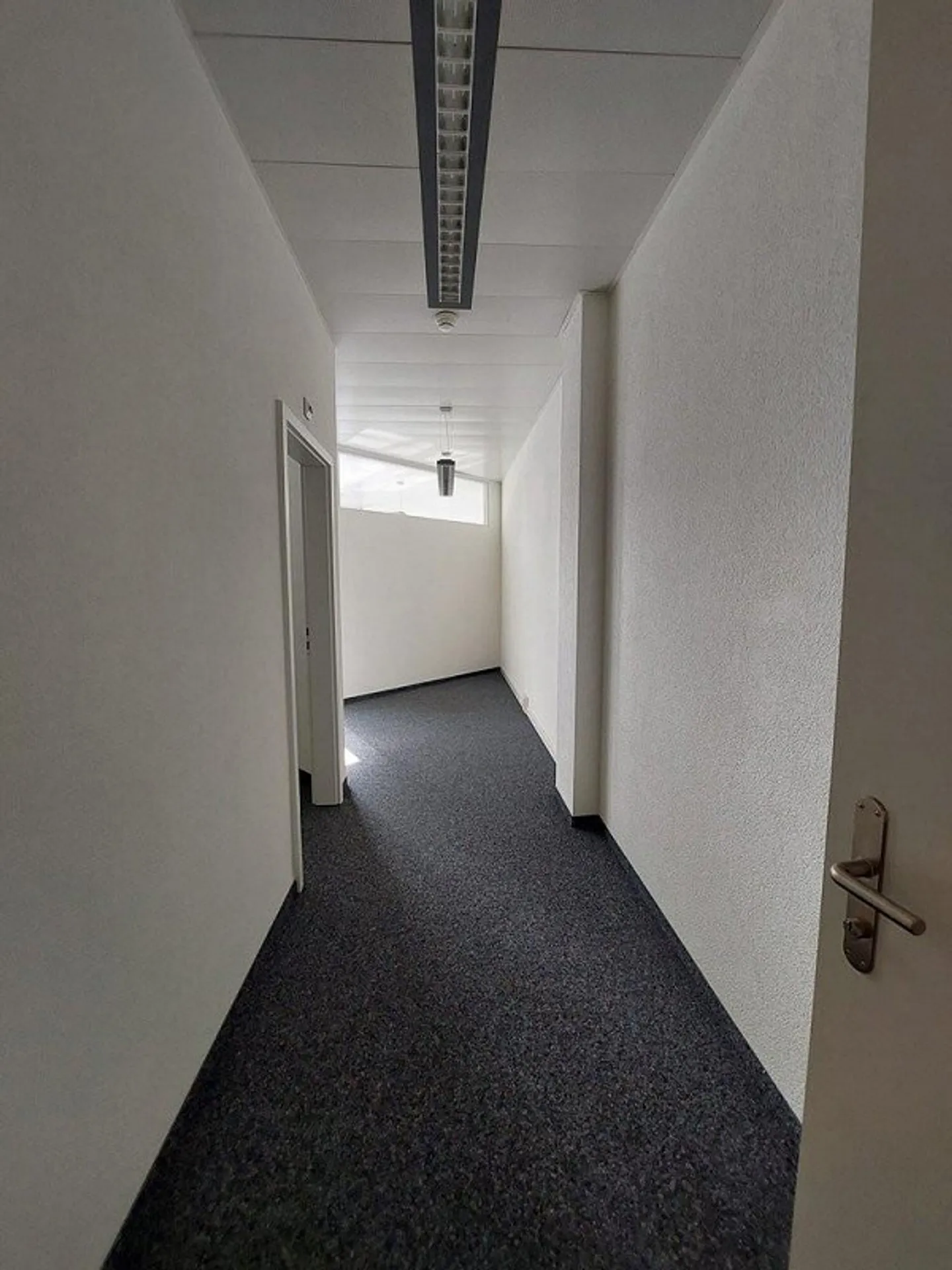 Spazio ufficio luminoso e centrale in affitto a Huttwil - Foto 2 di 6
