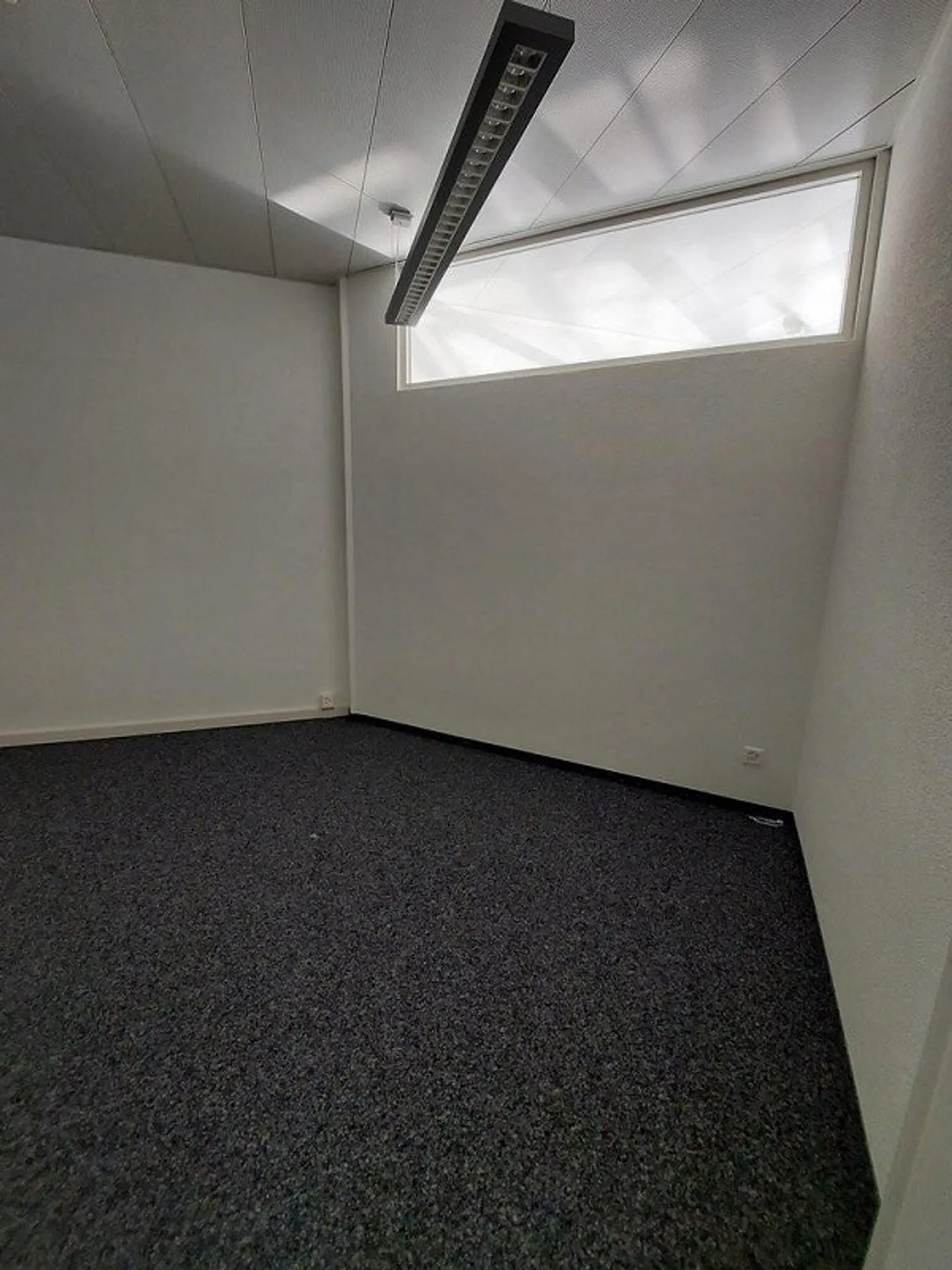 Spazio ufficio luminoso e centrale in affitto a Huttwil - Foto 5 di 6