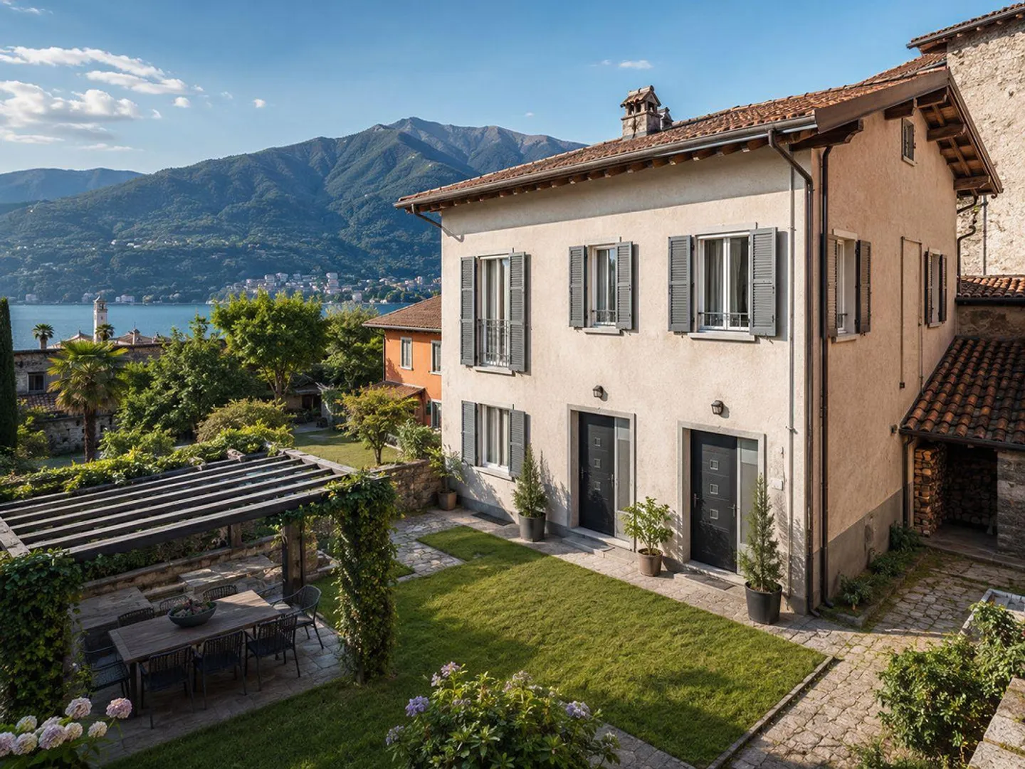 Casa bifamiliare con parco privato - Foto 1 di 1