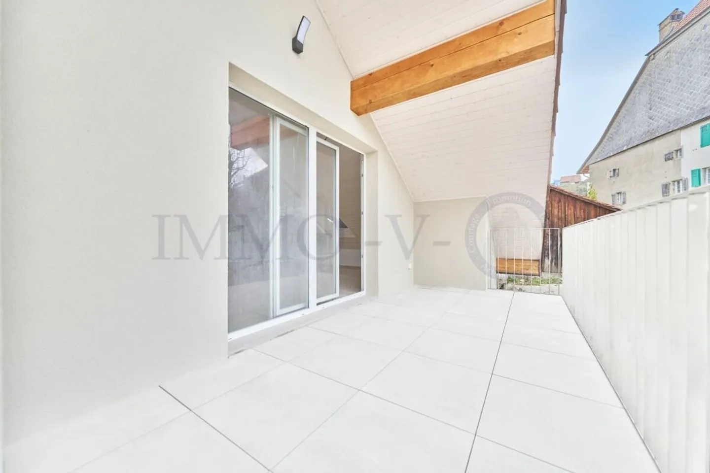 NEW AND SPACIOUS PENTHOUSE WITH BALCONY-TERRACE - Photo 1 of 7