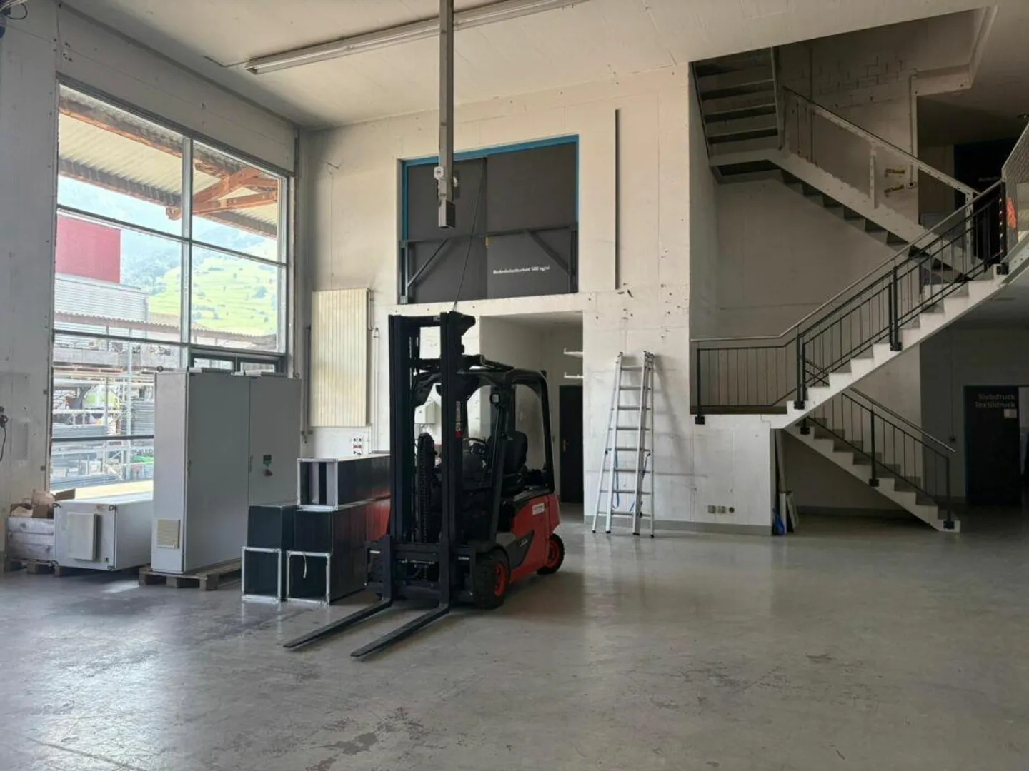 Gewerbefläche mit Showroom - Foto 3 von 26