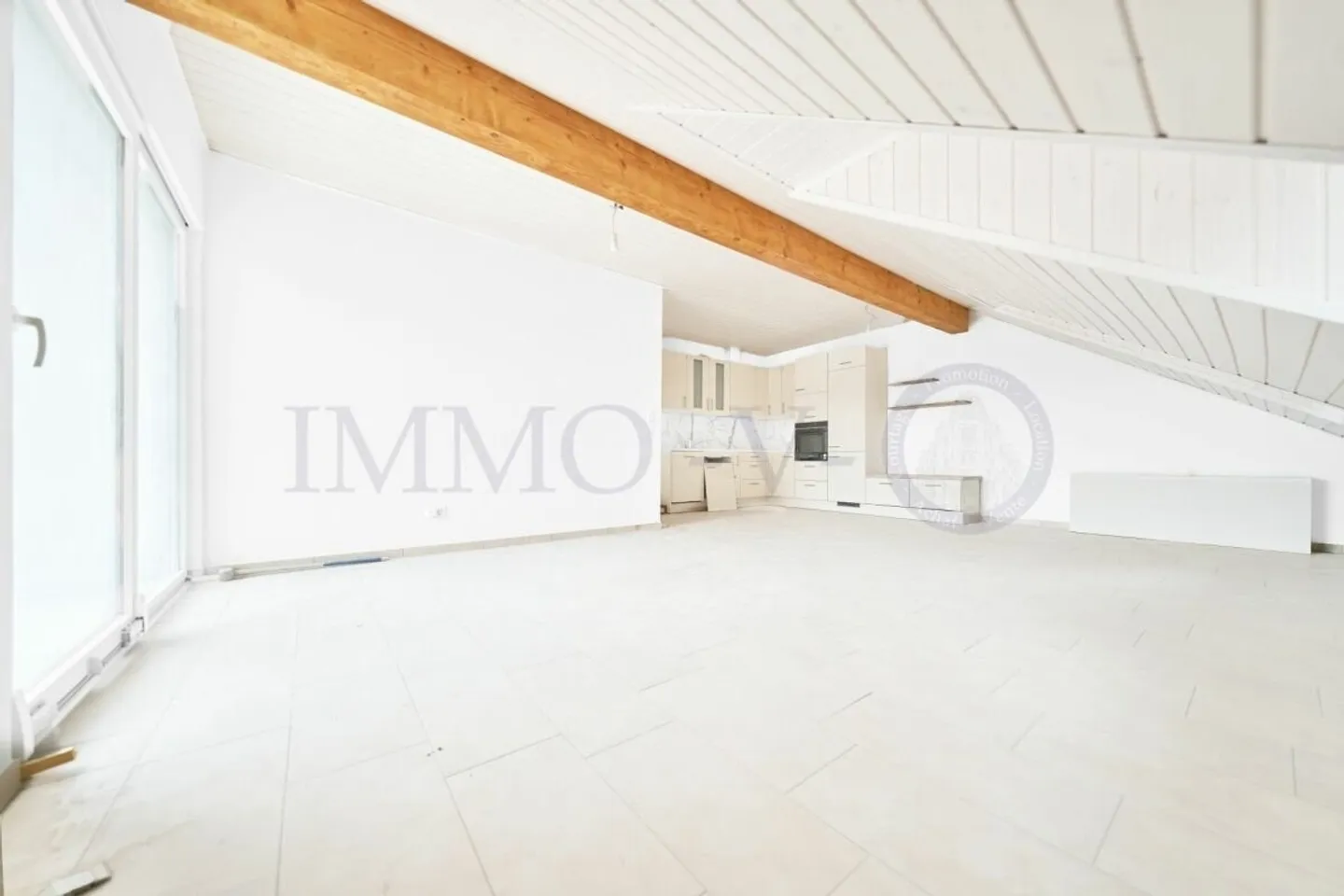 NEW AND SPACIOUS PENTHOUSE WITH BALCONY-TERRACE - Photo 2 of 7