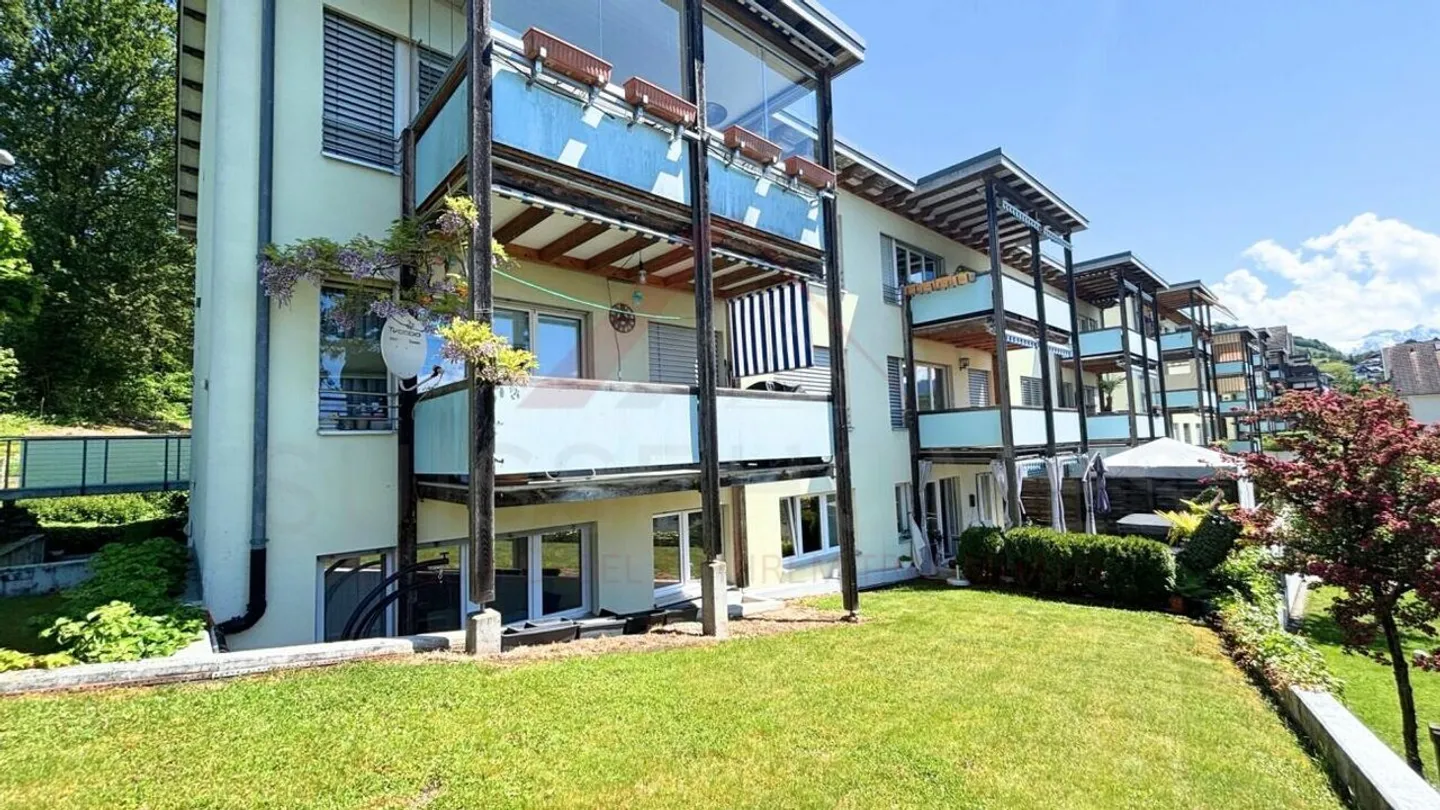 Living experience with potential: 3-room apartment in Greppen - Photo 2 of 10