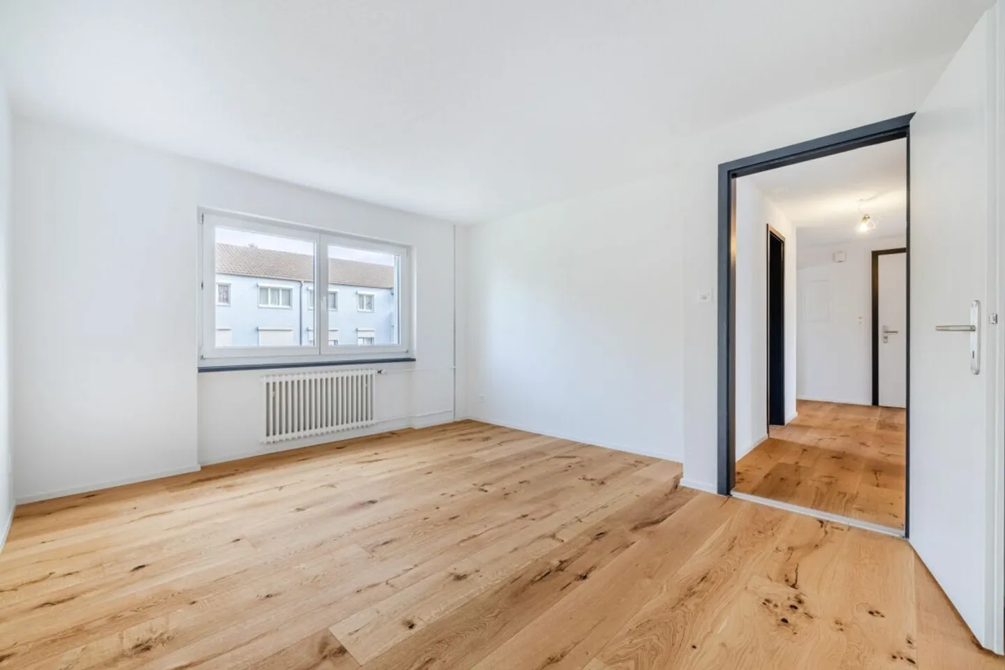 Prima occupazione dopo ristrutturazione totale: Moderno appartamento di 4 stanze in una posizione tranquilla e soleggiata con garage singolo - Foto 6 di 13
