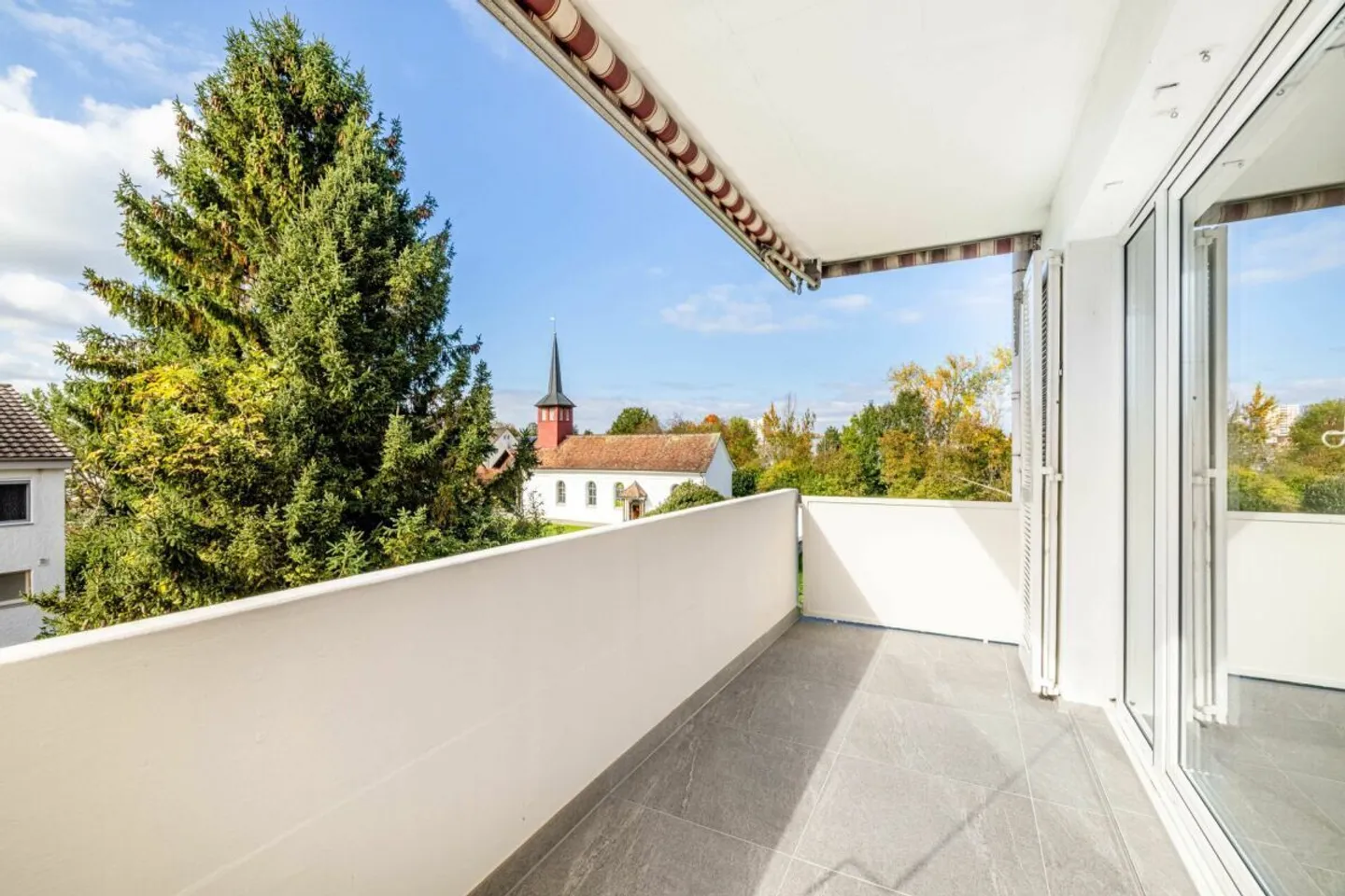 Prima occupazione dopo ristrutturazione totale: Moderno appartamento di 4 stanze in una posizione tranquilla e soleggiata con garage singolo - Foto 7 di 13
