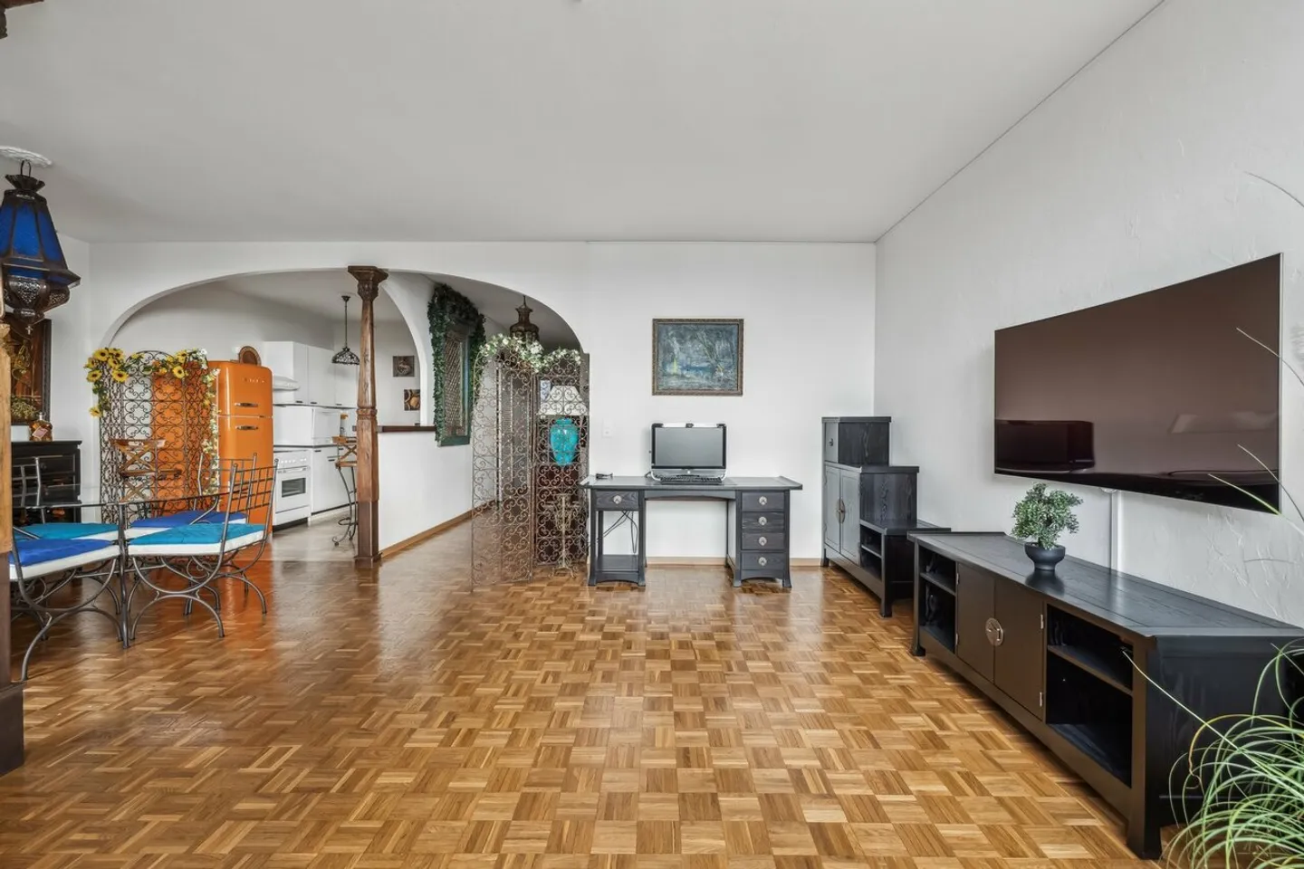 Bel appartement 4 pièces avec Loggia - Photo 3 sur 9