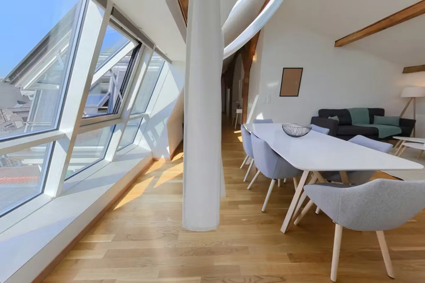 Stunning 3-Bedroom Apartment - Photo 2 of 10