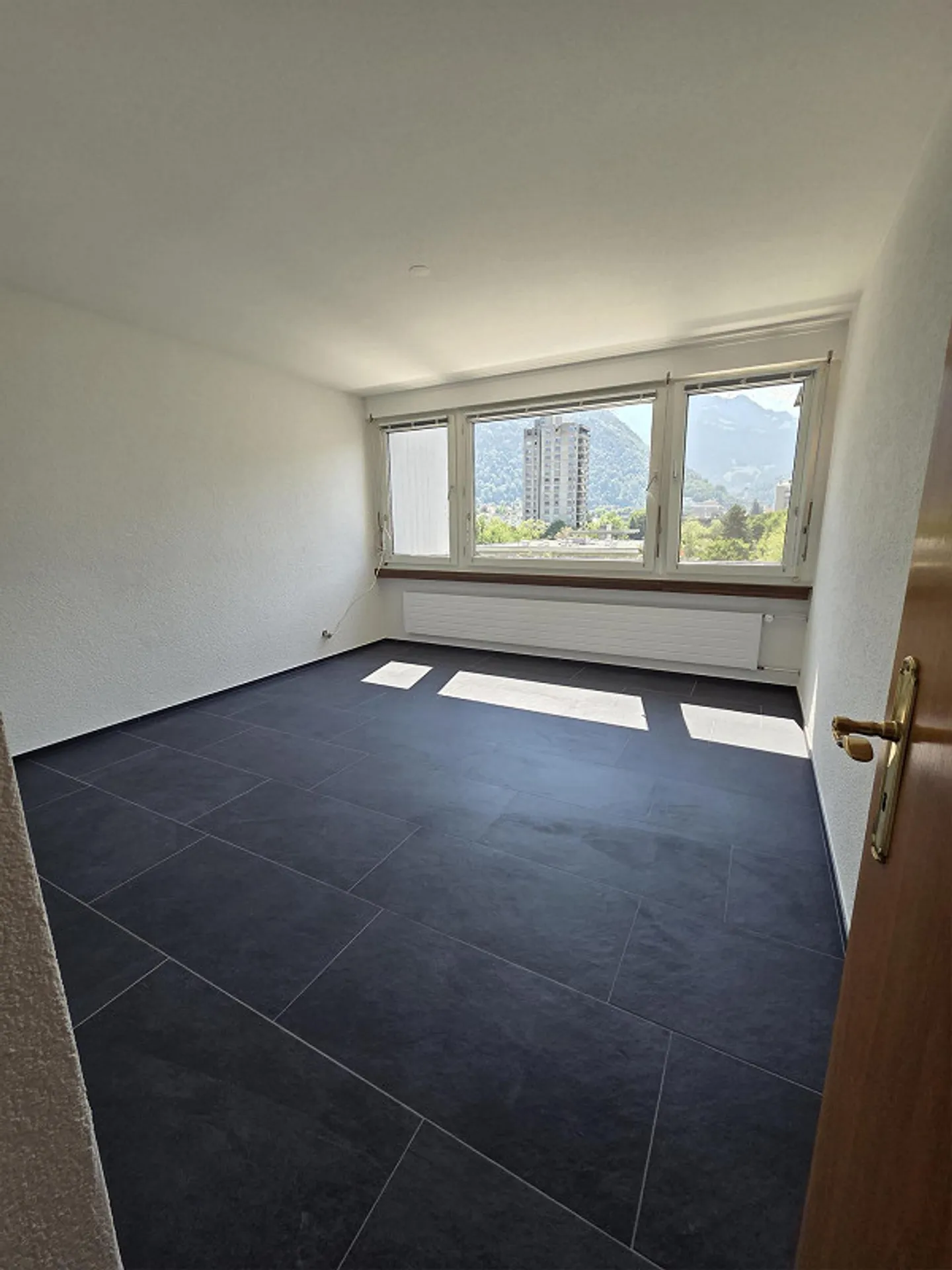 Bell'appartamento di 5.5 stanze, parzialmente ristrutturato in affitto - Foto 12 di 17