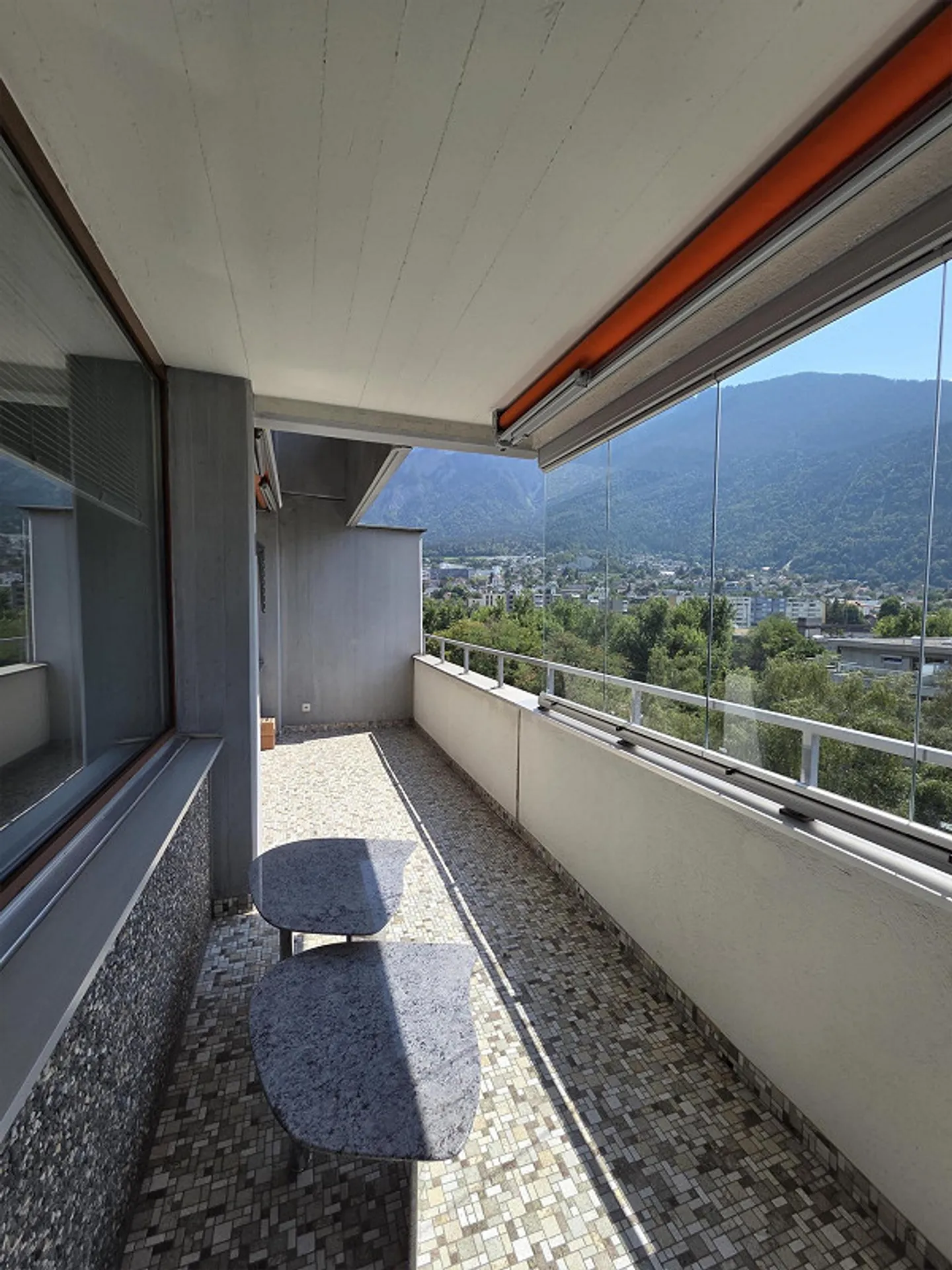 Bell'appartamento di 5.5 stanze, parzialmente ristrutturato in affitto - Foto 15 di 17