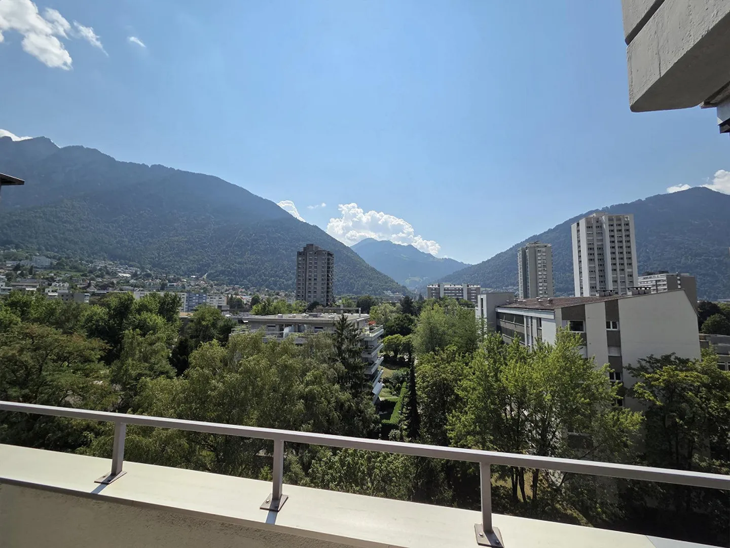 Bell'appartamento di 5.5 stanze, parzialmente ristrutturato in affitto - Foto 16 di 17