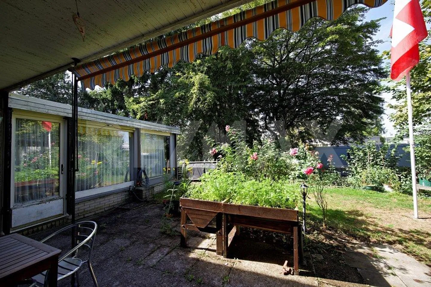 Casa unifamiliare con potenziale in una zona residenziale ambita - Foto 3 di 13