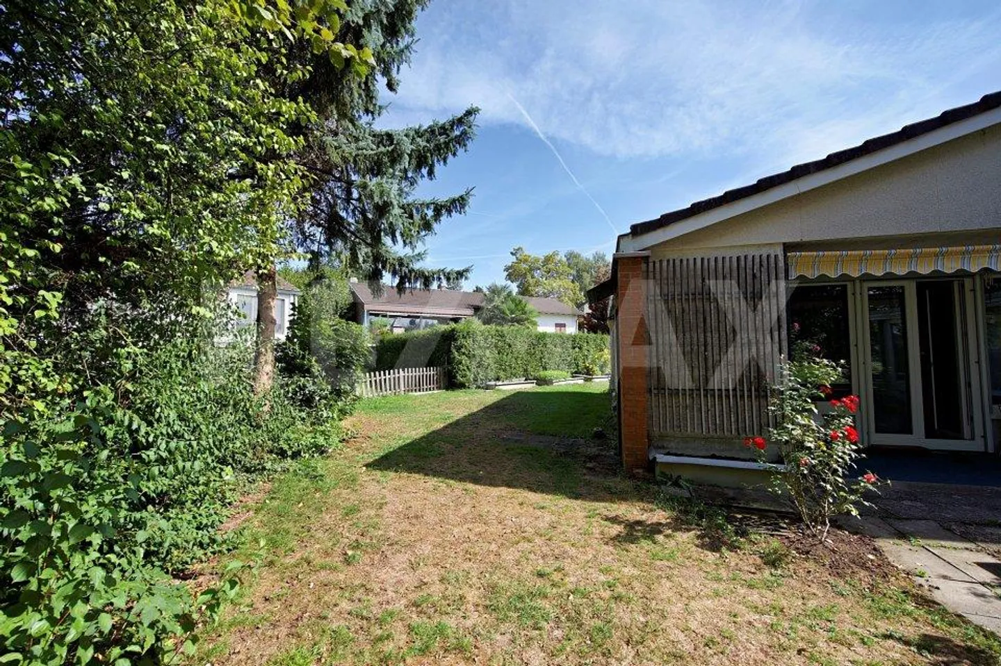 Casa unifamiliare con potenziale in una zona residenziale ambita - Foto 4 di 13