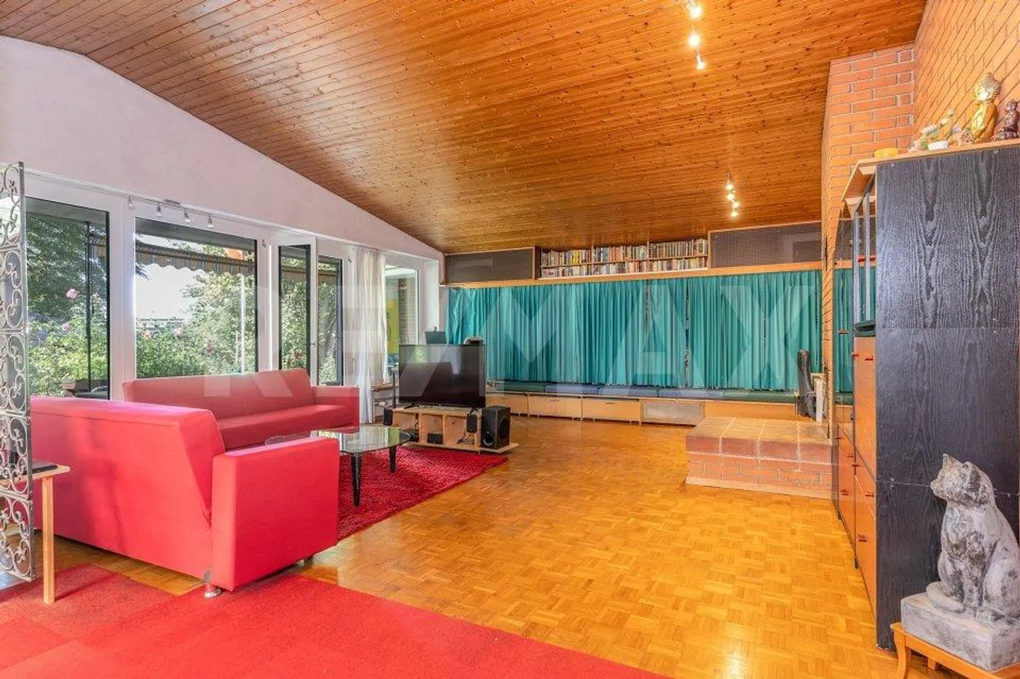 Casa unifamiliare con potenziale in una zona residenziale ambita - Foto 8 di 13