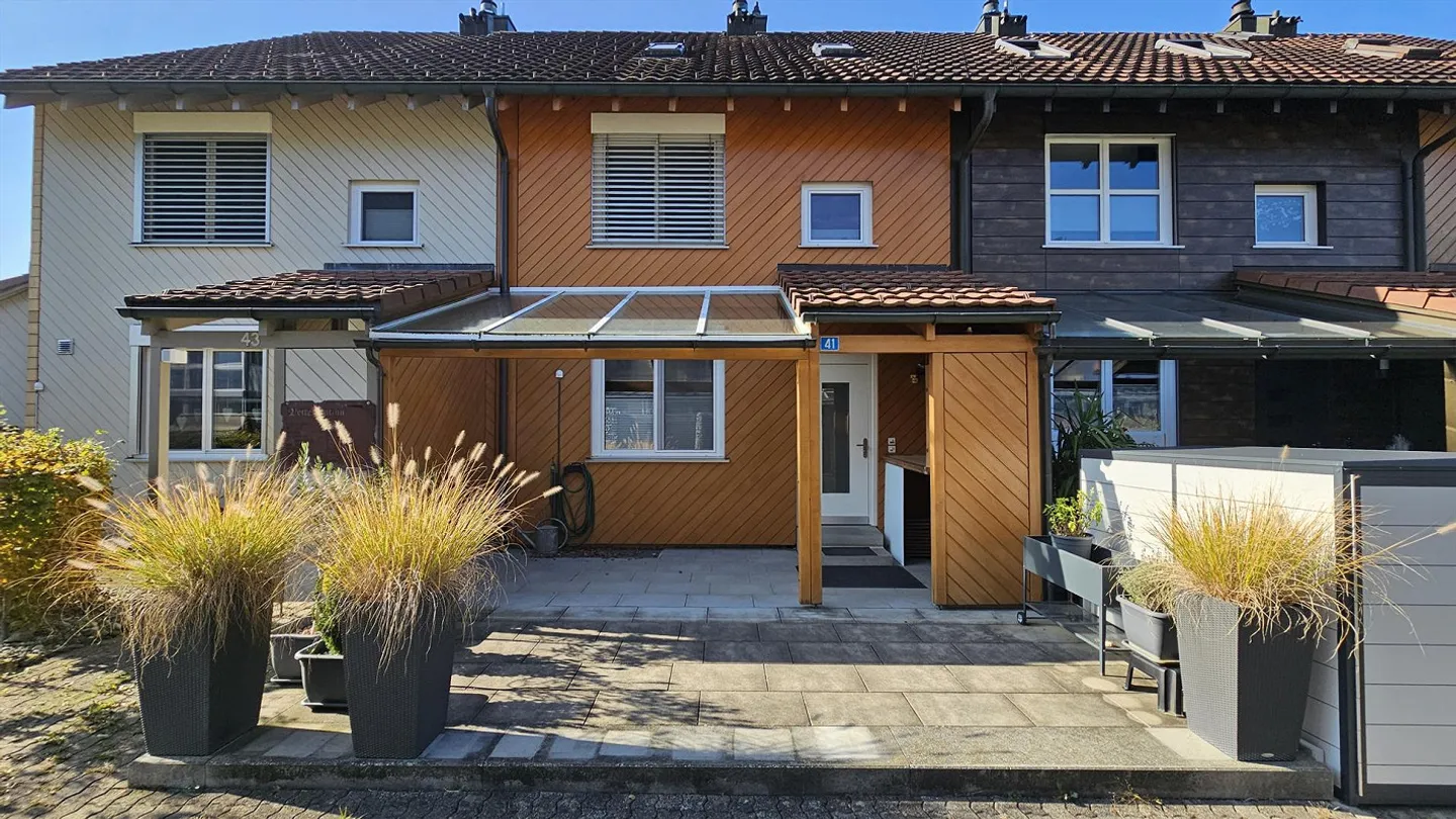 Row House 6.5 Rooms - Photo 1 of 17