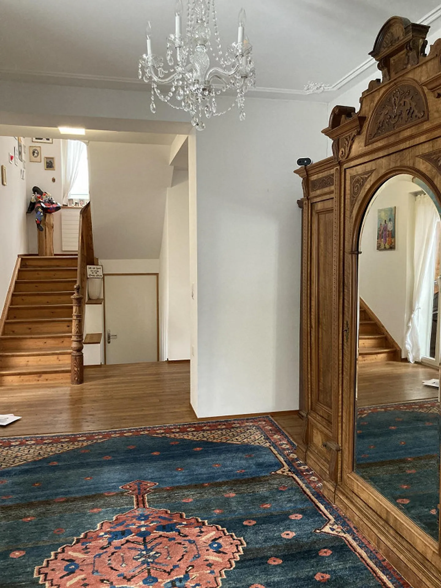 Unique: 7-Room Art Nouveau House with High Ceilings and Swimming Pond - Photo 3 of 24