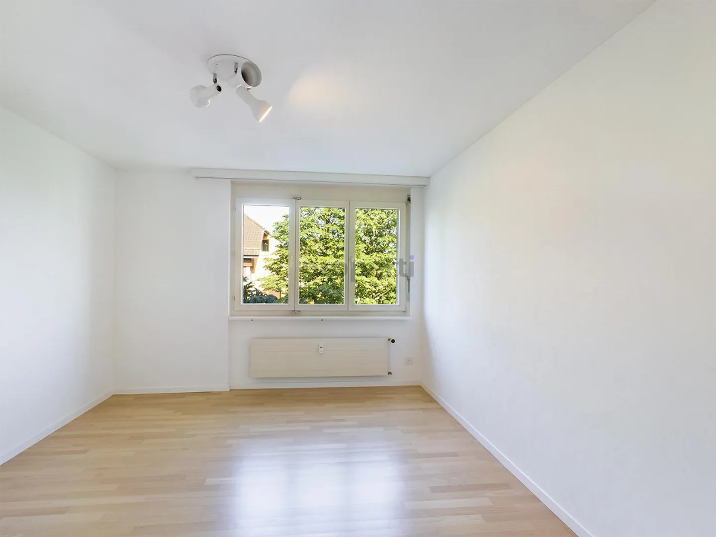 Lichtdurchflutete 4.5 Zimmerwohnung an familienfreundlicher Lage - Foto 5 von 10