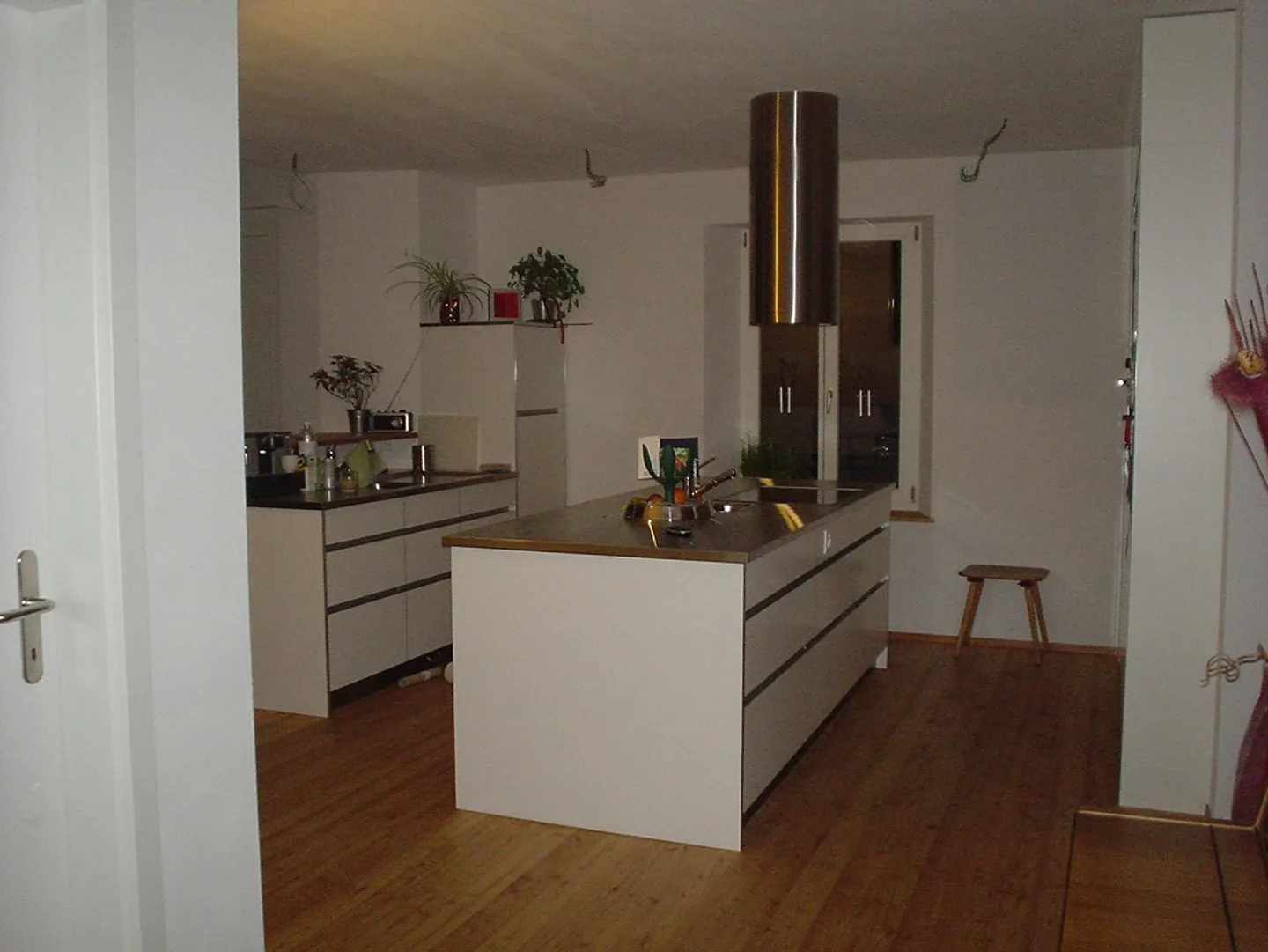 Unique: 7-Room Art Nouveau House with High Ceilings and Swimming Pond - Photo 4 of 24