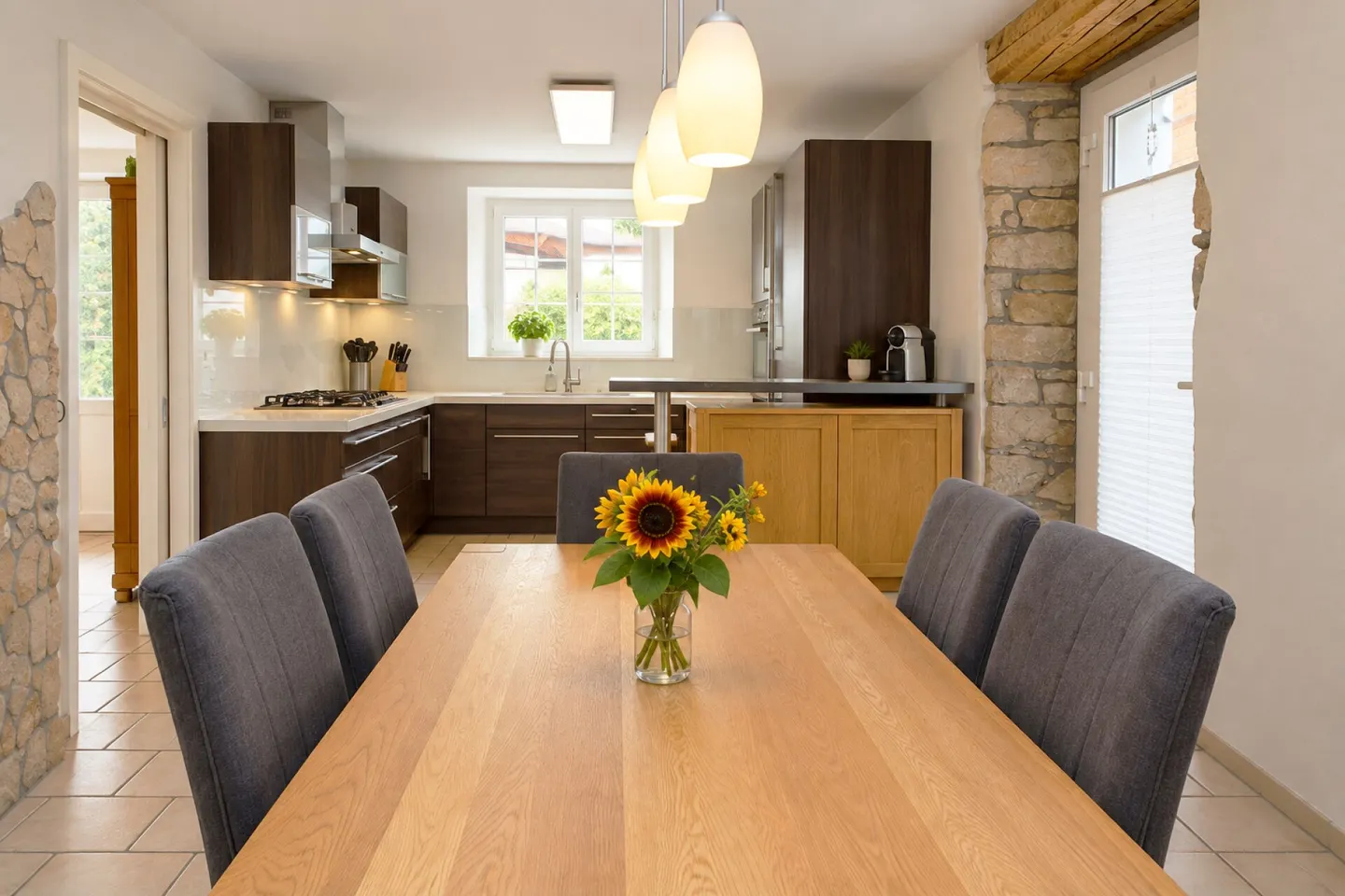 Geräumiges Familienhaus mit Garten - Foto 1 von 13