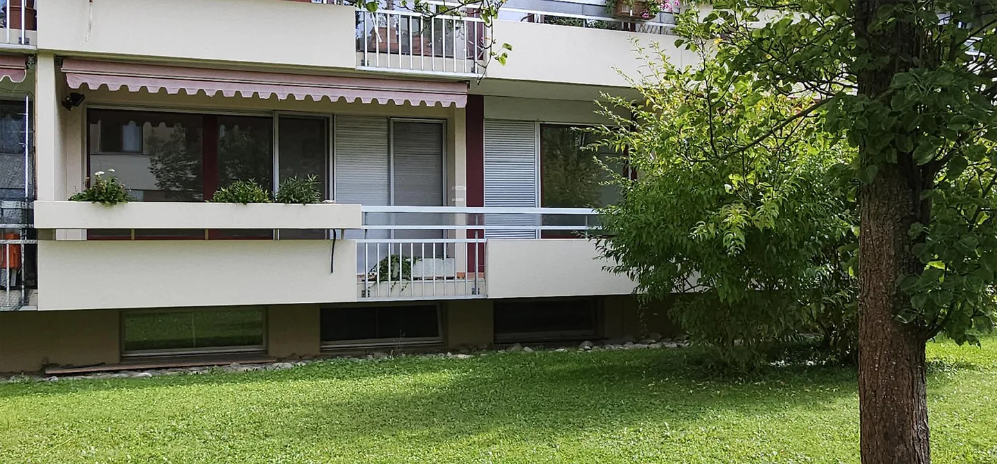 Quietly located, renovated 3.5-room apartment with hobby room in Reinach - Photo 2 of 13