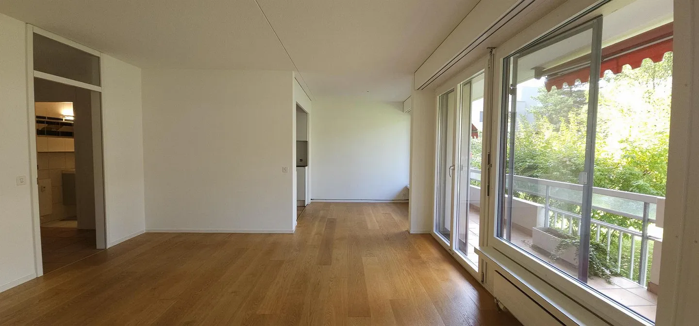 Quietly located, renovated 3.5-room apartment with hobby room in Reinach - Photo 3 of 13