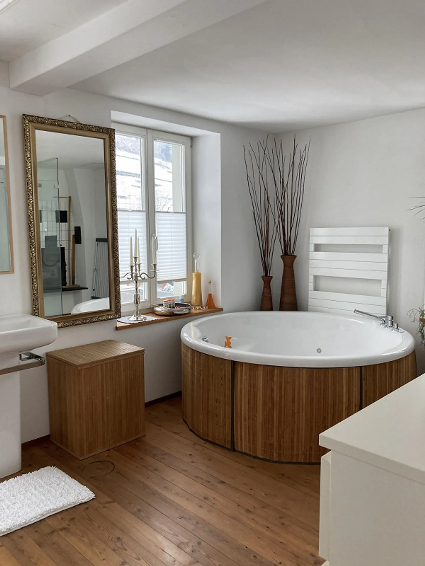 Unique: 7-Room Art Nouveau House with High Ceilings and Swimming Pond - Photo 22 of 24