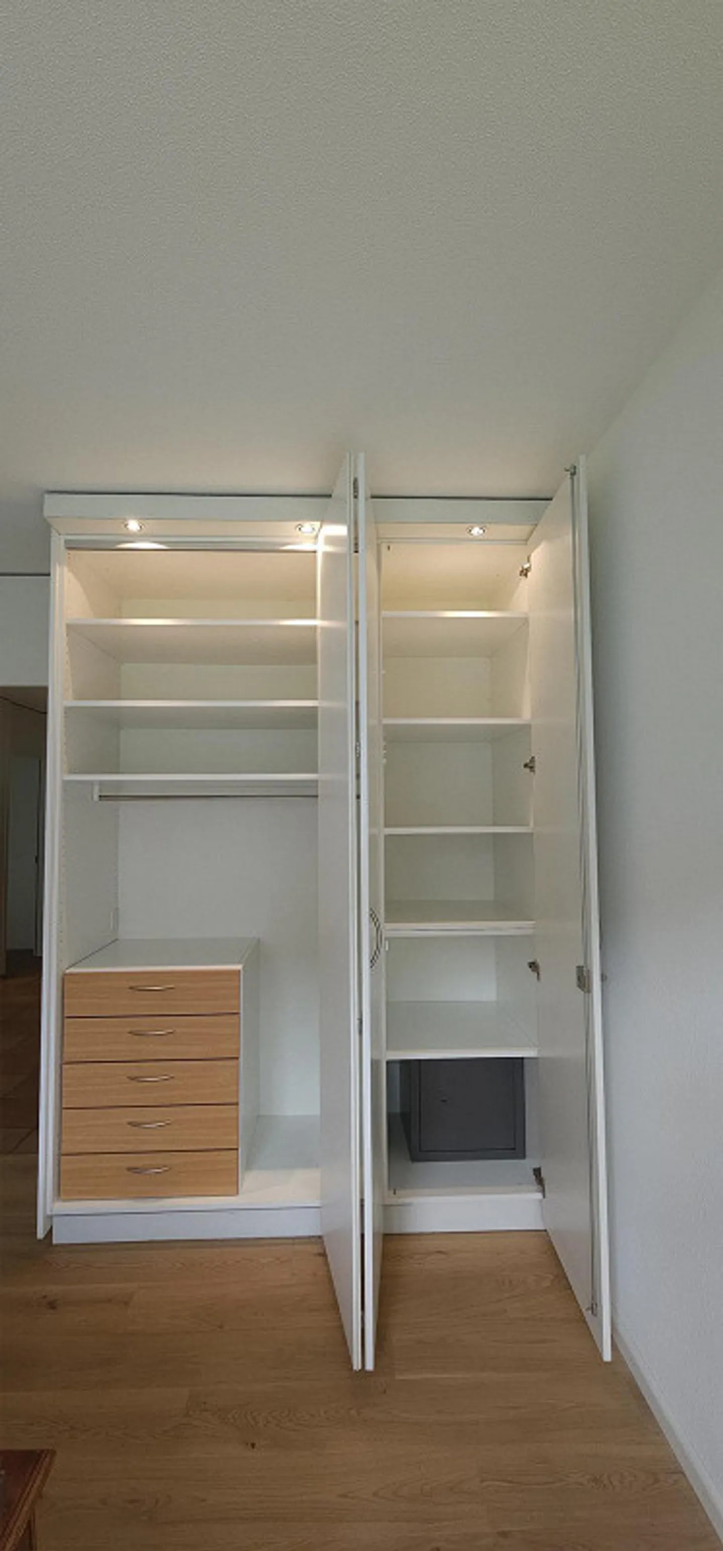 Quietly located, renovated 3.5-room apartment with hobby room in Reinach - Photo 11 of 13