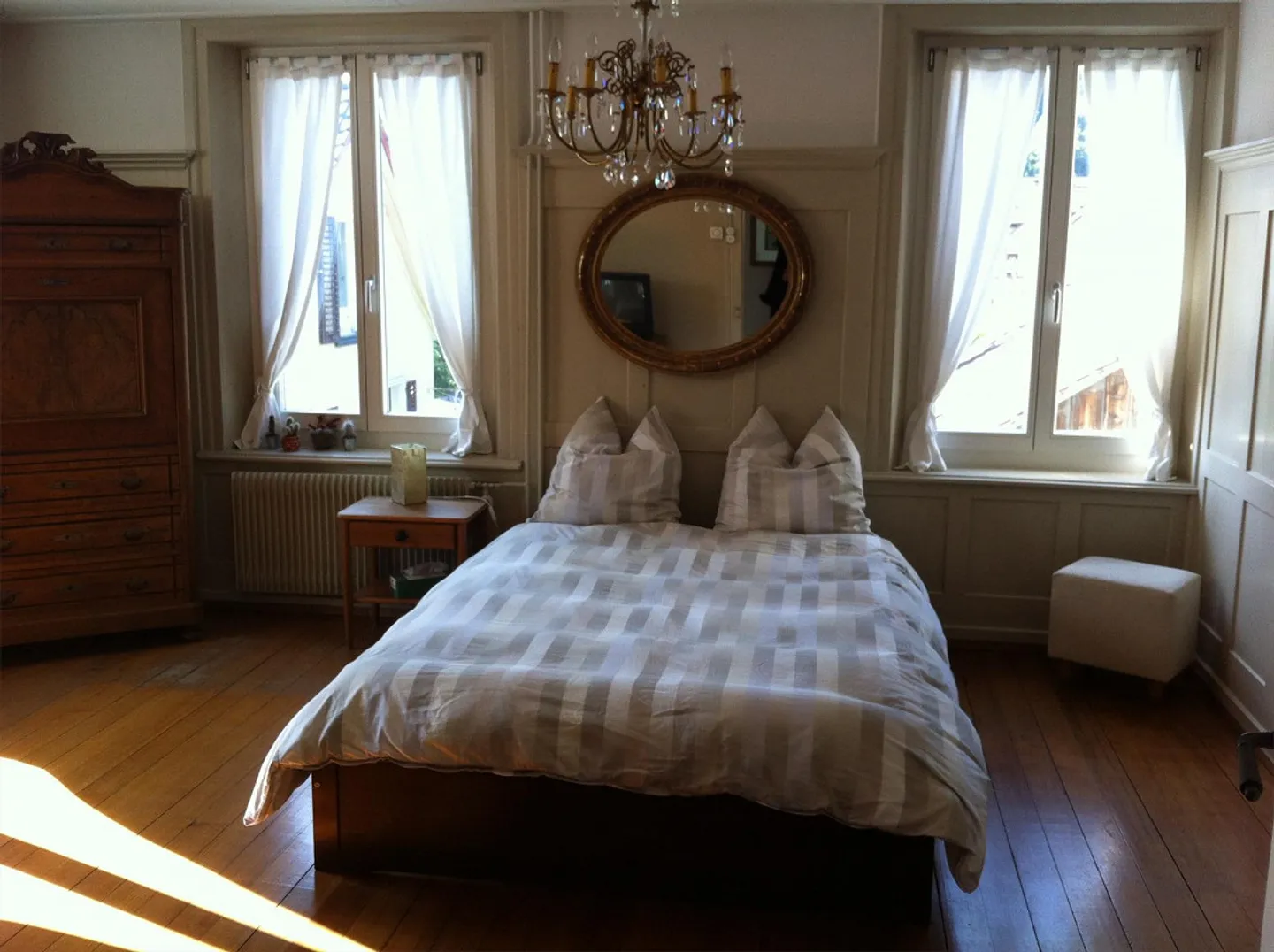 Unique: 7-Room Art Nouveau House with High Ceilings and Swimming Pond - Photo 18 of 24