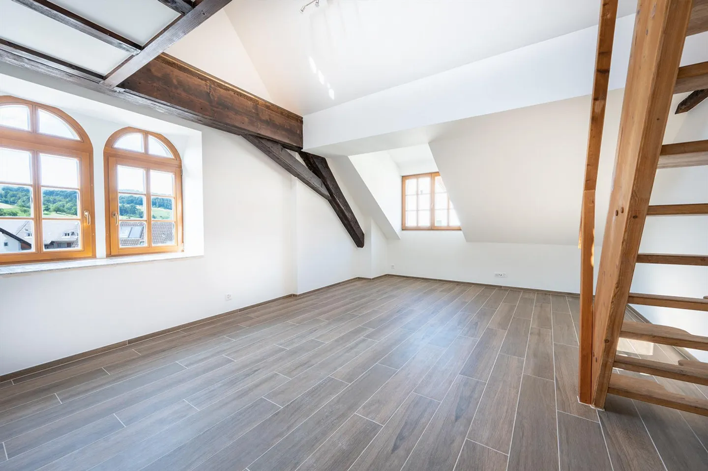 Tranquillo al Mettauerbach: maisonette di 3,5 stanze con terrazza in un edificio storico completamente ristrutturato - Foto 3 di 10
