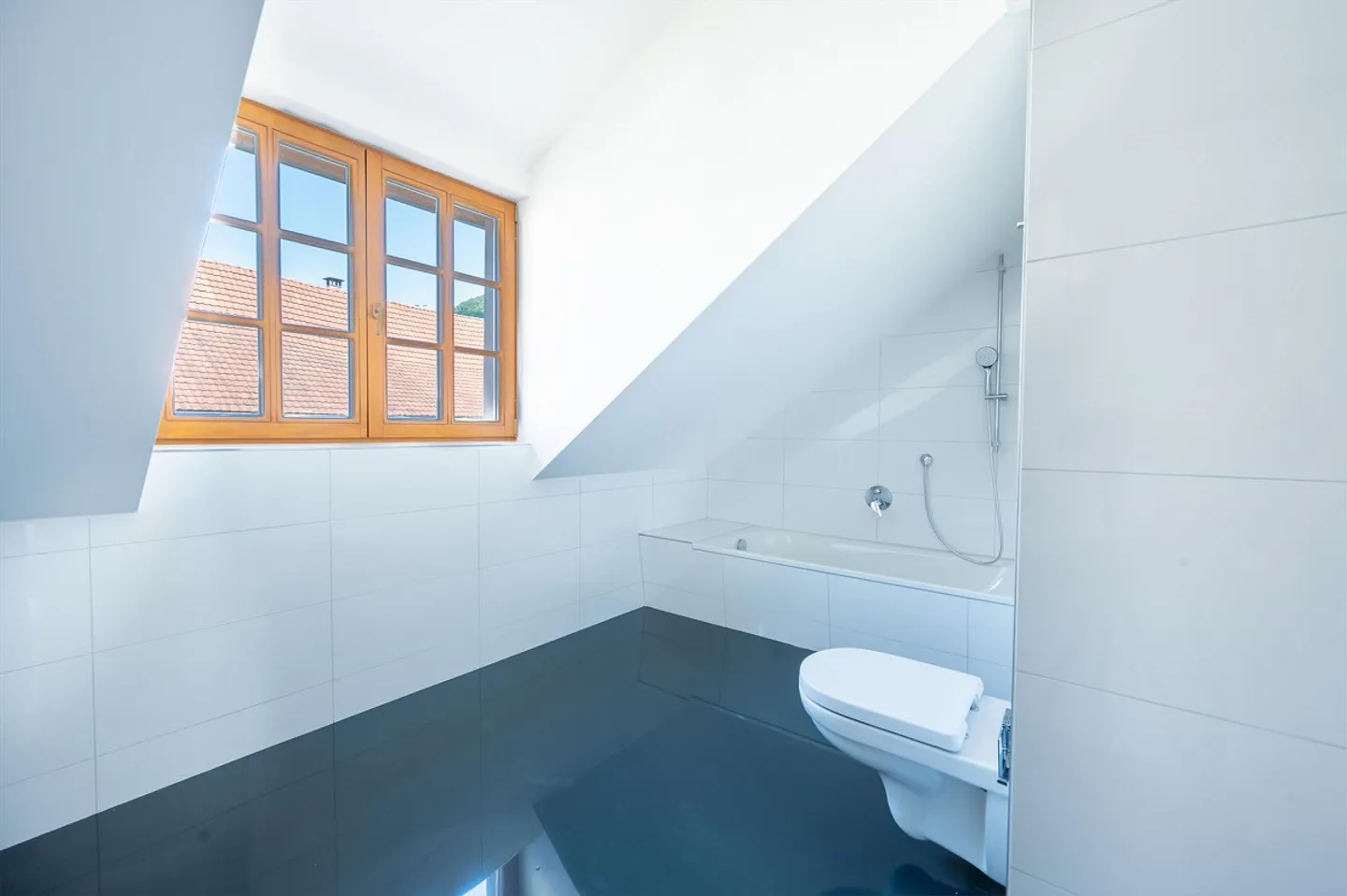 Tranquillo al Mettauerbach: maisonette di 3,5 stanze con terrazza in un edificio storico completamente ristrutturato - Foto 6 di 10
