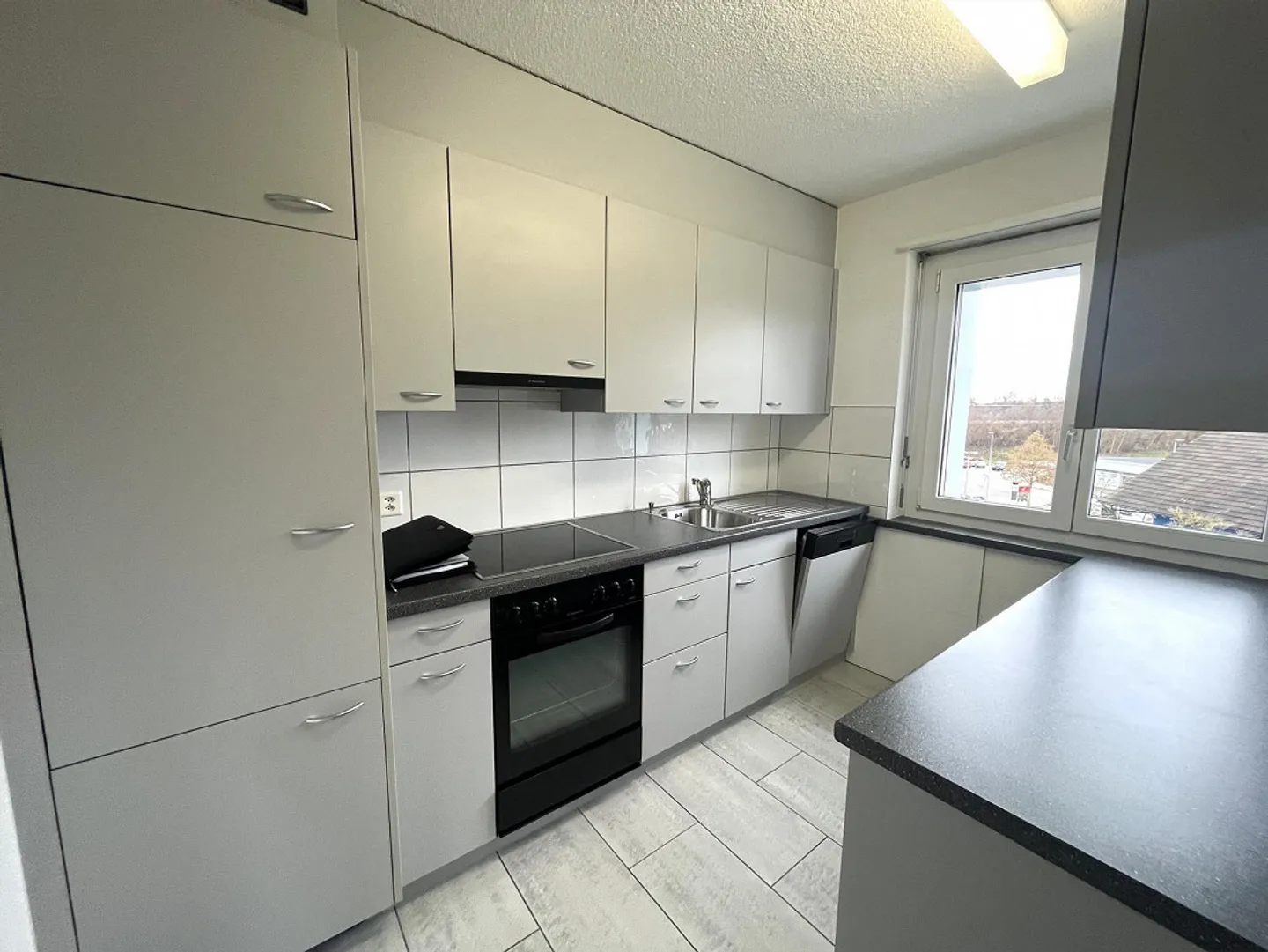 grosszügige 4.5-Zimmer-Wohnung in gepflegtem Mehrfamilienhaus - Foto 1 von 10