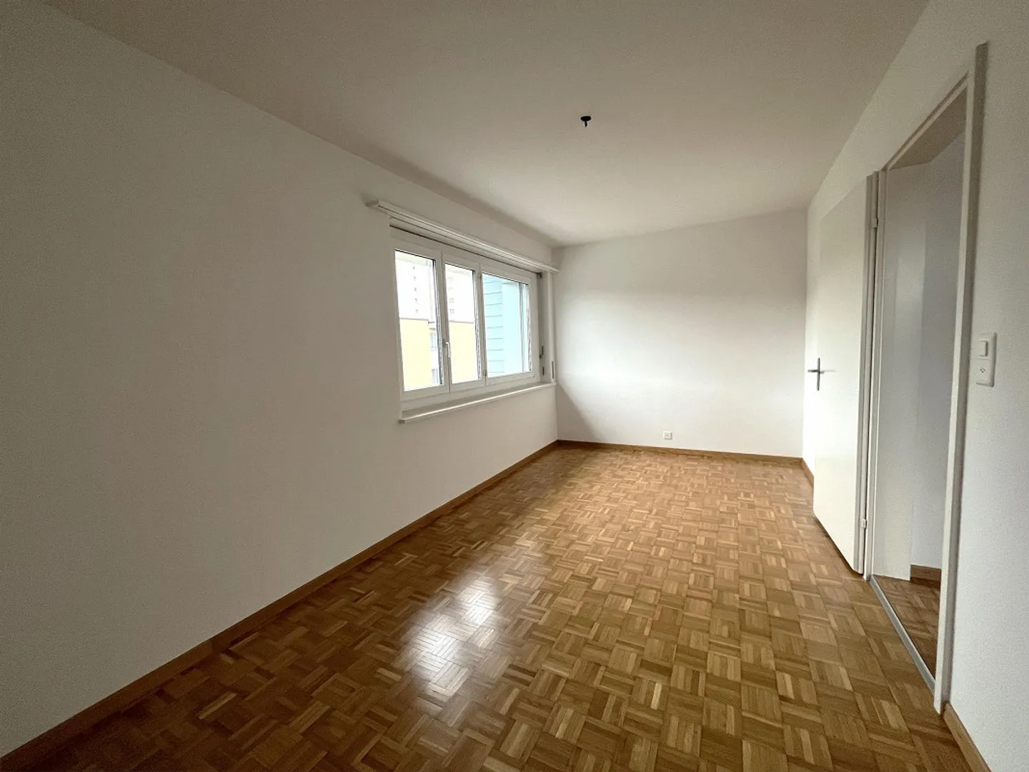 grosszügige 4.5-Zimmer-Wohnung in gepflegtem Mehrfamilienhaus - Foto 5 von 10