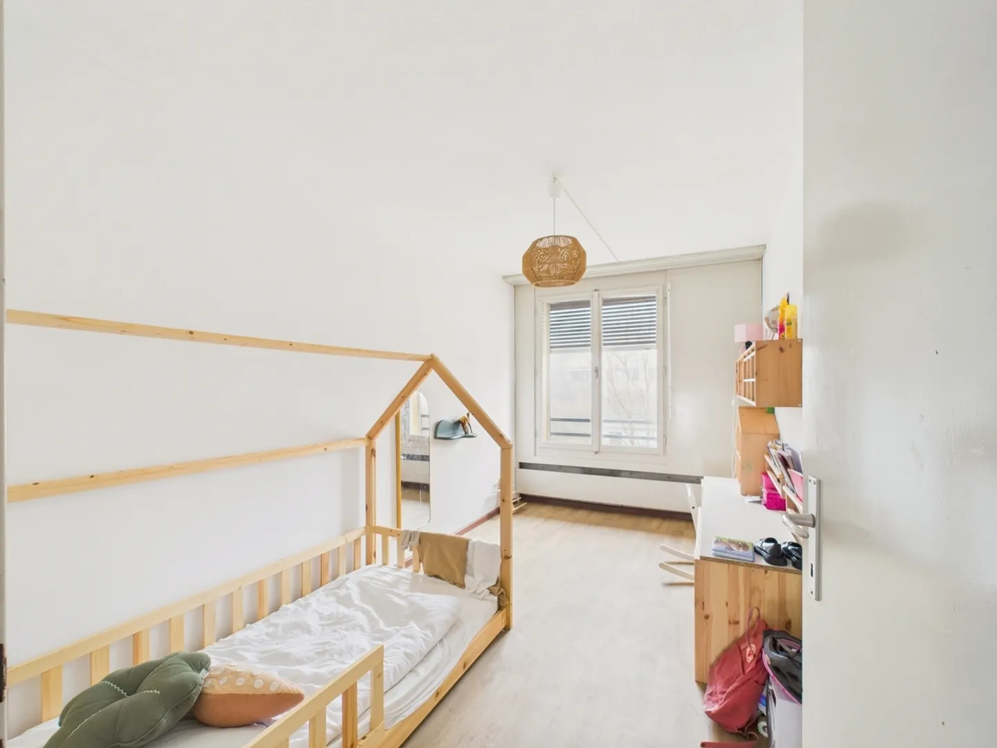 Geräumige 5,5-Zimmer-Wohnung mit sonnigem Balkon in Val-de-Ruz - Foto 5 von 9