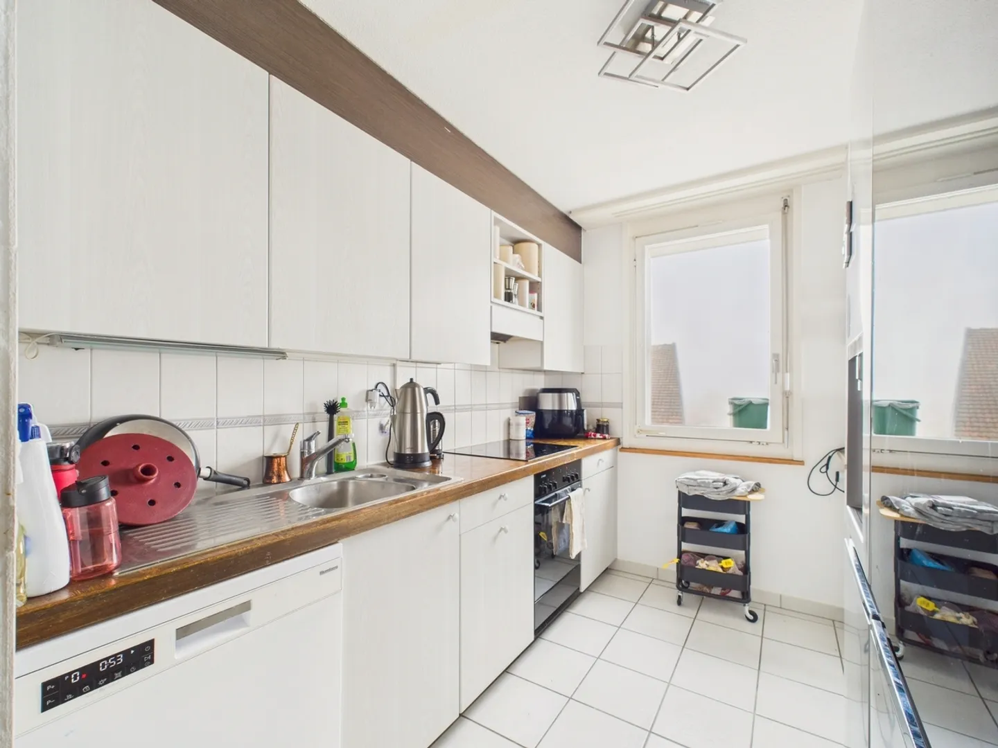 Geräumige 5,5-Zimmer-Wohnung mit sonnigem Balkon in Val-de-Ruz - Foto 2 von 9