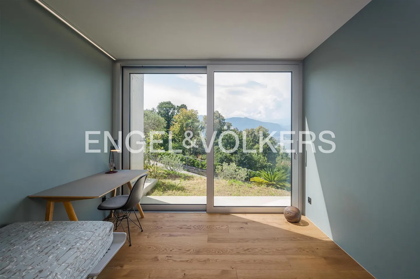 Luxusvilla mit Seeblick - Foto 9 von 14