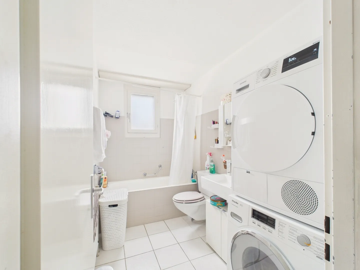 Geräumige 5,5-Zimmer-Wohnung mit sonnigem Balkon in Val-de-Ruz - Foto 8 von 9