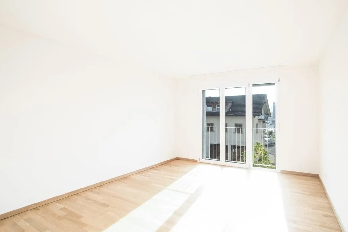 Modernes Apartment mit Balkon - Foto 4 von 8