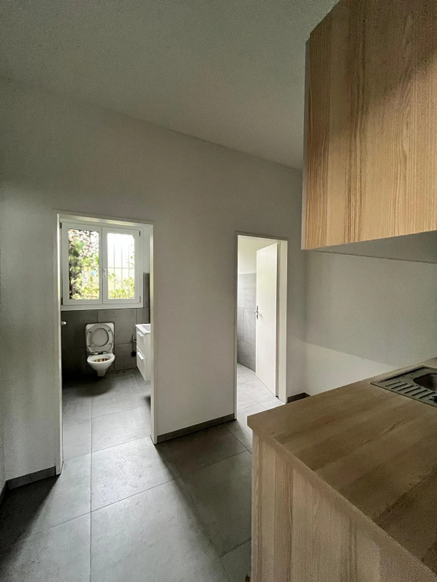 Commercial space ideal for studio, workshop or office - Photo 6 of 9