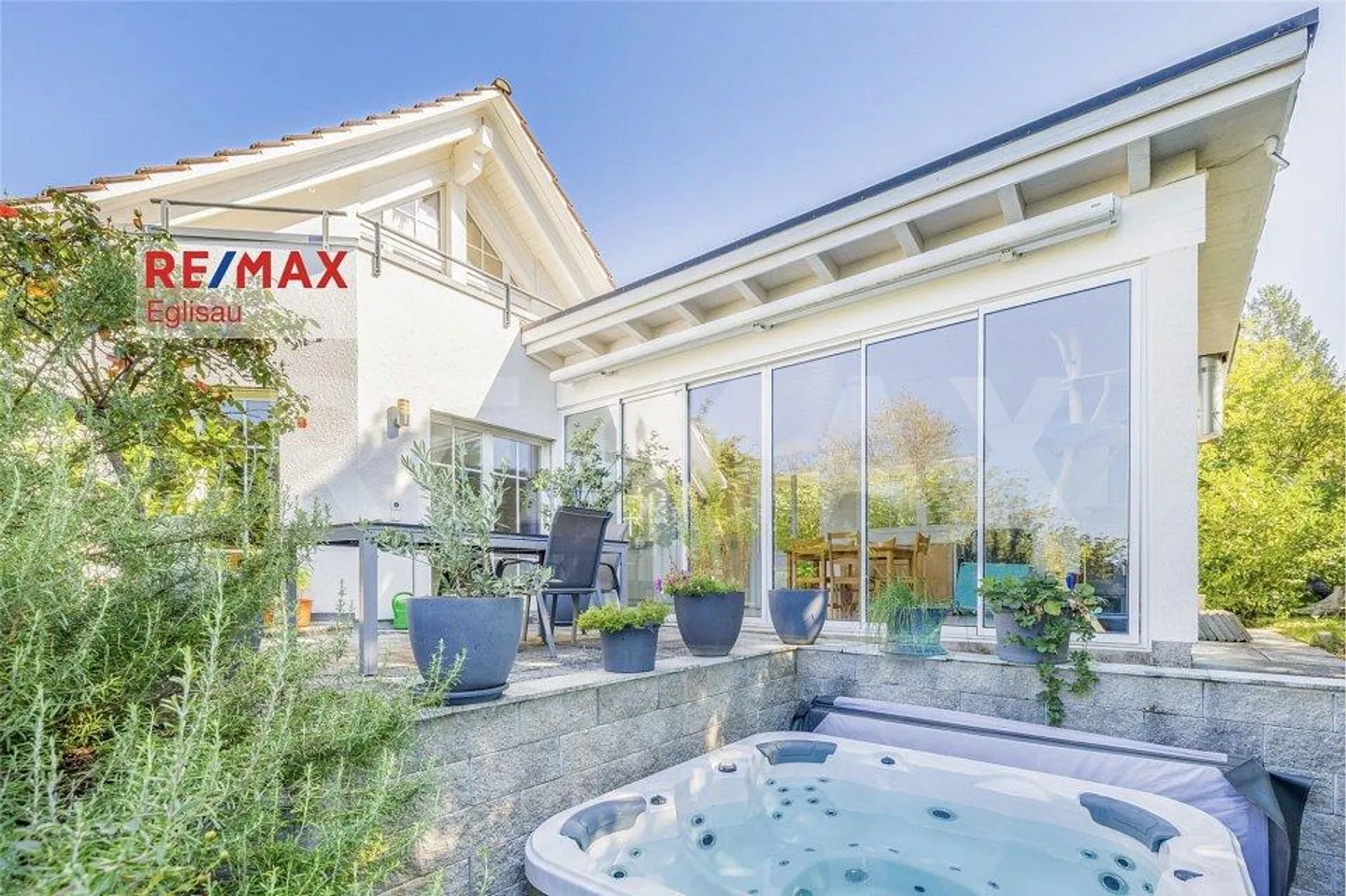 Maison individuelle indépendante avec vue, jardin d'hiver et confort... - Photo 1 sur 13