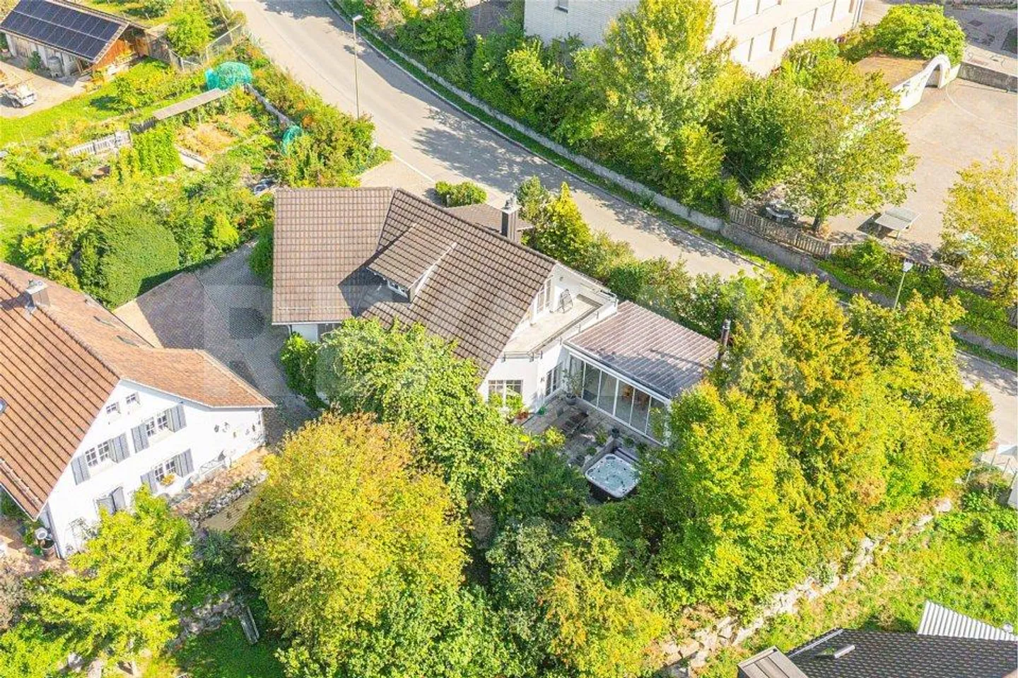 Maison individuelle indépendante avec vue, jardin d'hiver et confort... - Photo 2 sur 13